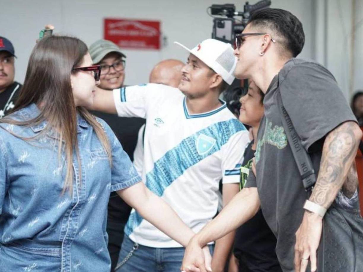 En las redes sociales la bella Annie fue señalada por no sonreír antes las cámaras.