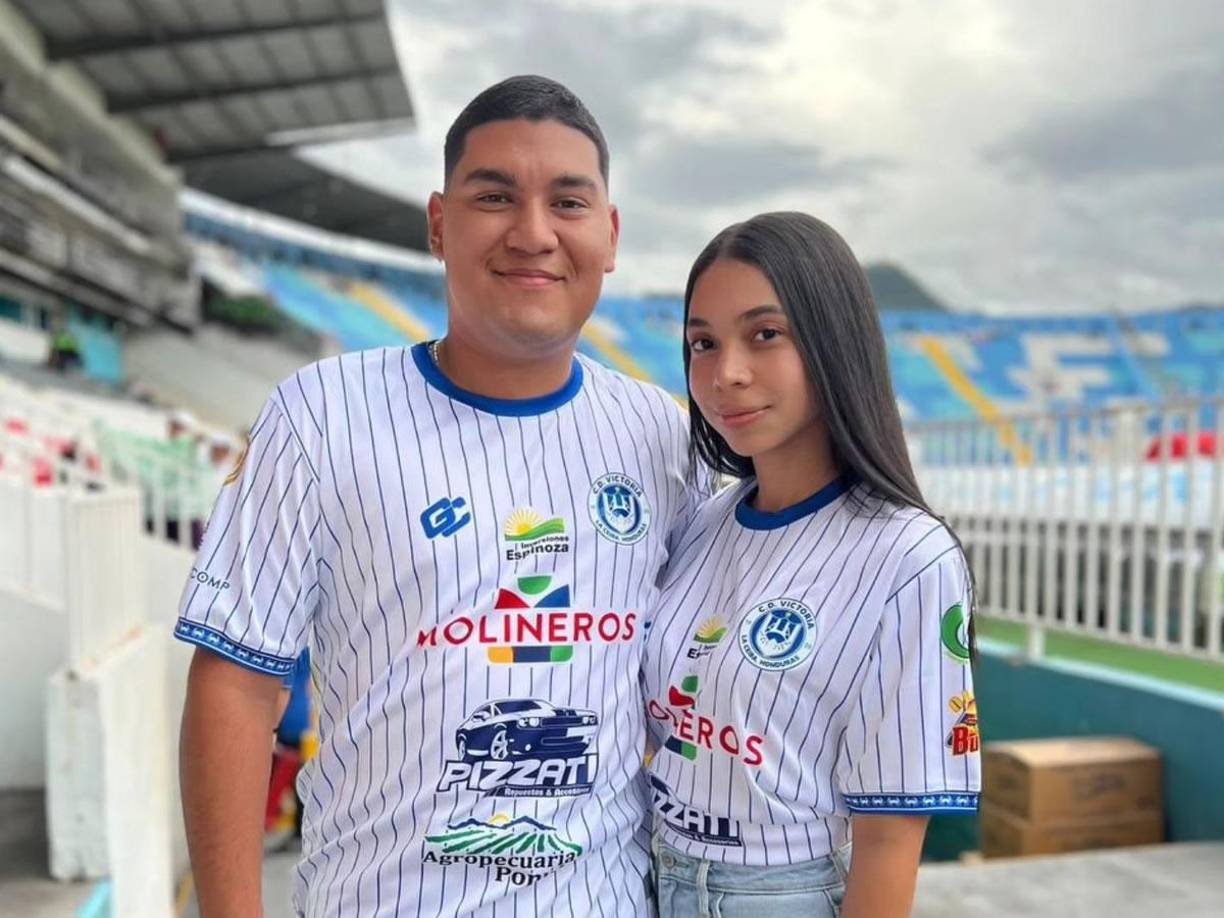 Estos aficionados del Victoria asistieron al estadio Nacional Chelato Uclés para apoyar a su equipo ante Olimpia.