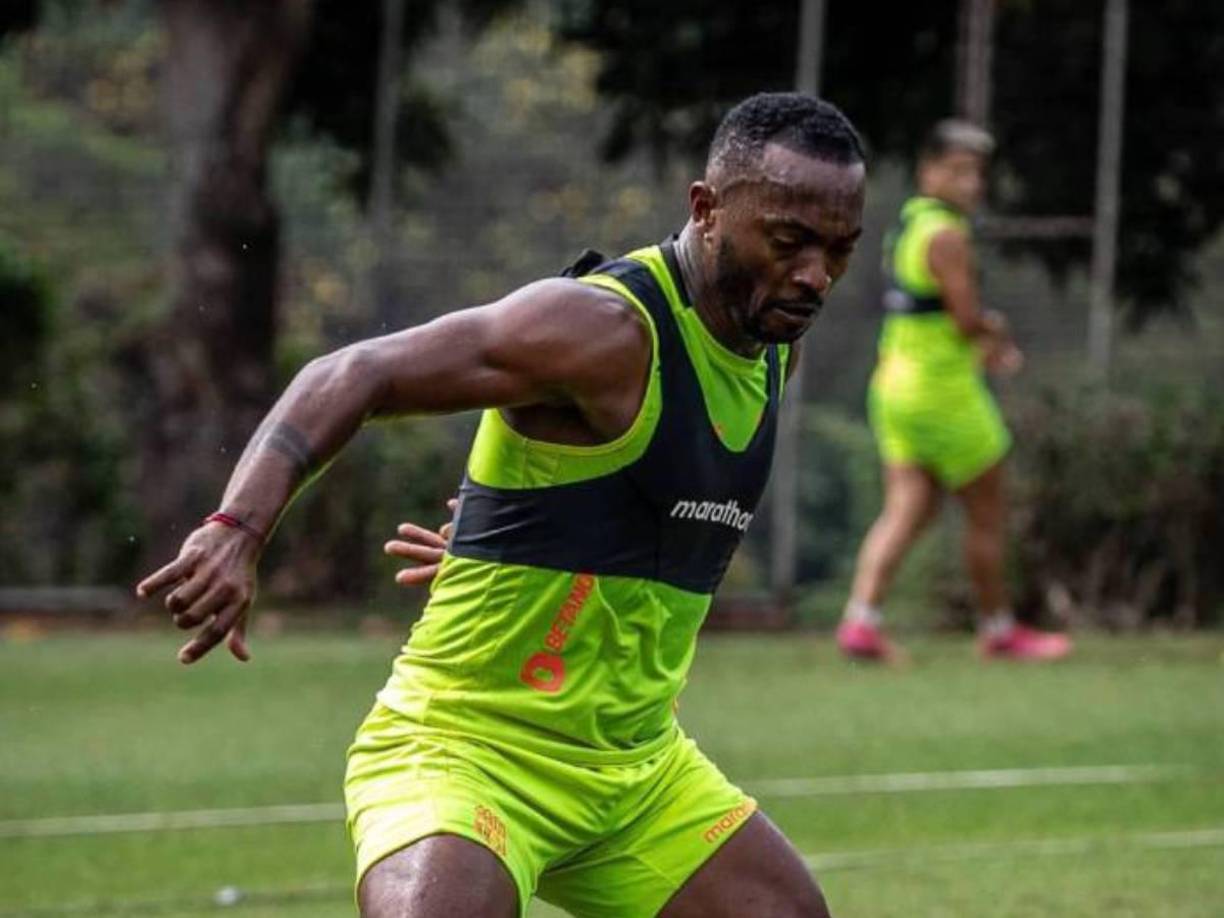 Las primeras investigaciones de la Policía dieron a conocer que Perlaza fue interceptado por una moto, en la intersección de las calles Malecón y Manuela Cañizares, y obligado a subirse a un vehículo en el que fue trasladado a un destino desconocido.