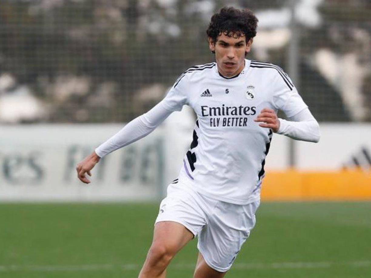 Jesús Vallejo: El zaguero central estuvo cedido a préstamo en el Granada, pero no tuvo los minutos y en Real Madrid tampoco lo quieren para la próxima campaña.