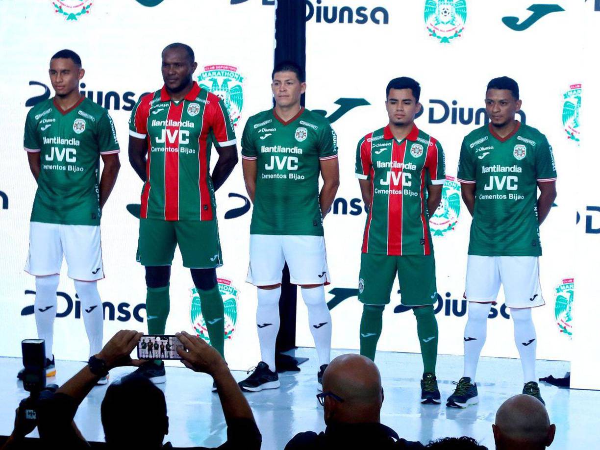 “Me encanta, más la de visitante, pero están lindas”, afirmó Hernán Medina, DT del verde.