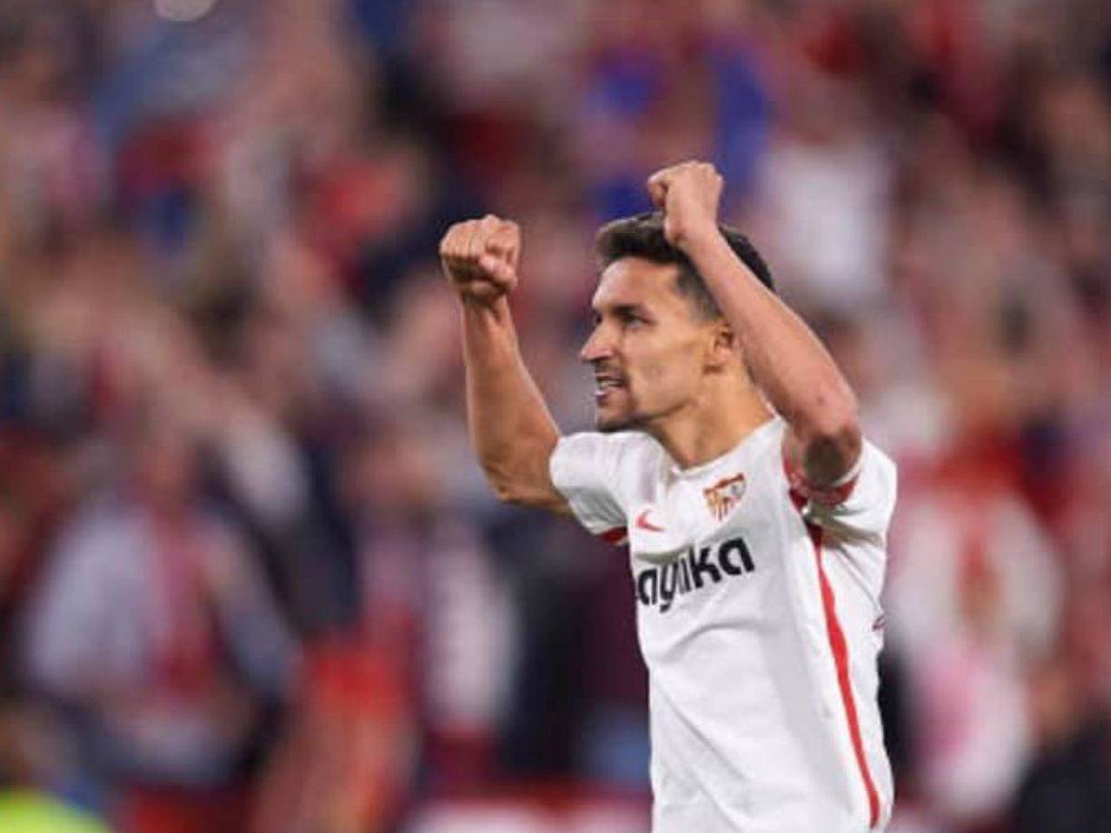 “Es un desgaste, cada vez va a más, cada vez más continúo, más intenso. Es complicado, cuando completas el partido, llevas dos o tres días que no puedes andar, que se hace complicado”, comenzó revelando Navas. 