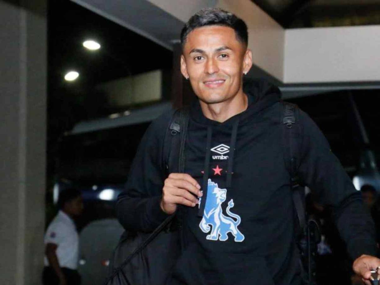 <b>Andy Najar</b> le propuso matrimonio a su novia de largo tiempo y madre de su hijo. 