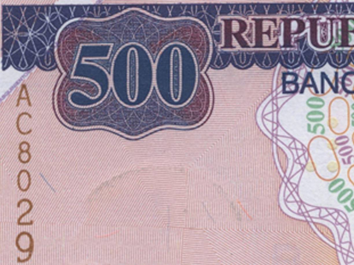 3-Marca de Agua: Consiste en la imagen del prócer José Cecilio del Valle para la denominación de L100 y la imagen de Ramón Rosa para la de L500, ambas con las siglas BCH visibles al trasluz.