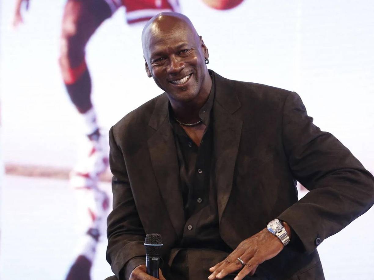Michael Jordan es el jugador de baloncesto más grande y rico de la historia.