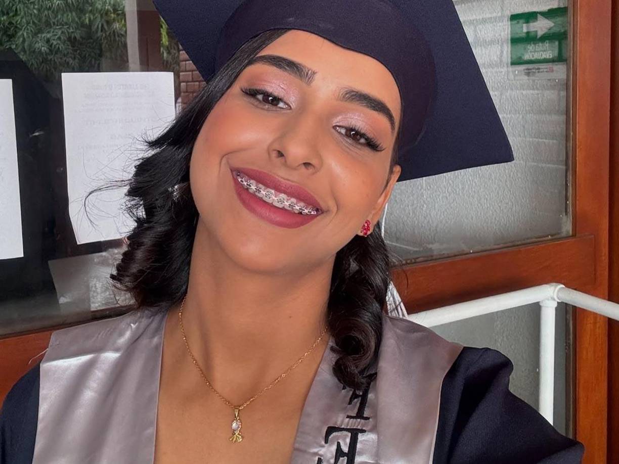 “Él (Jesús) es quien me usa para administrar vidas a través de una palabra hablada y cantada, quien hace brillar su luz en mí para inspirar a otros jóvenes a marcar la diferencia, quien dice ‘no temas, te sorprenderé’. Hoy, tú también puedes vivir tu propia historia con Jesús. No esperes más”, finalizó Ángela Lora.