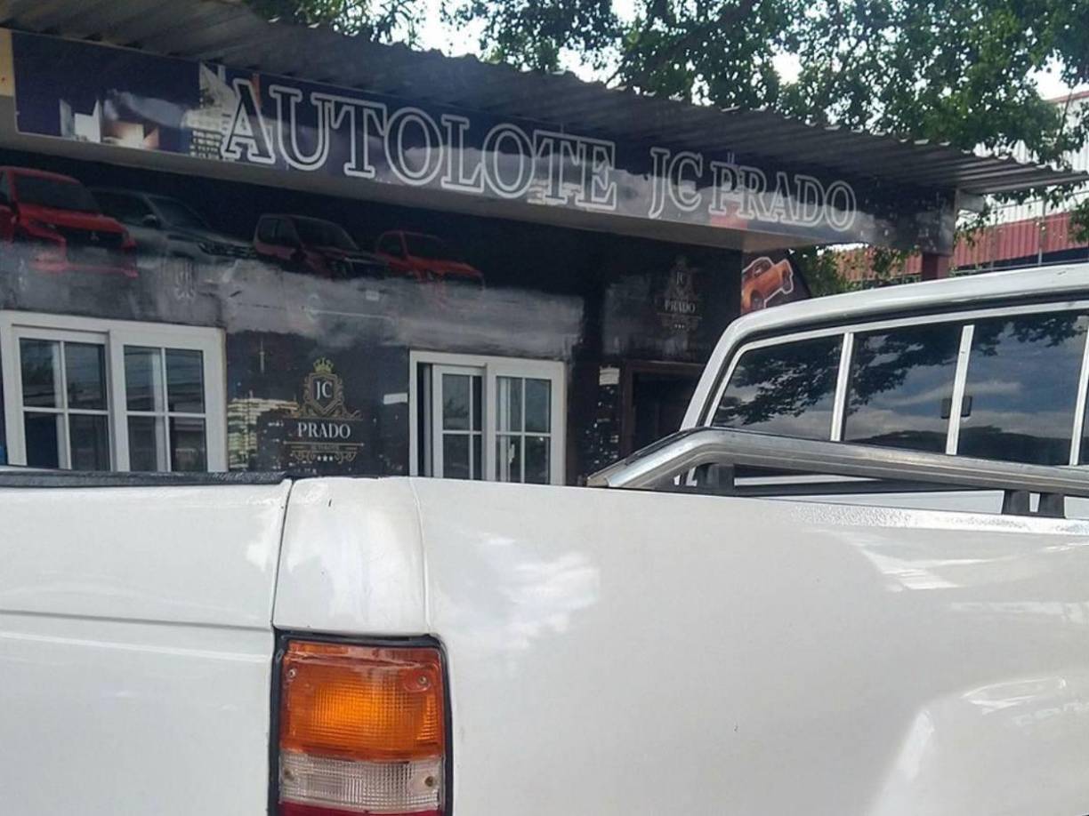 También allanaron un autolote en la colonia Jardines del Valle y otro en la 10 calle de la colonia San Carlos de Sula.