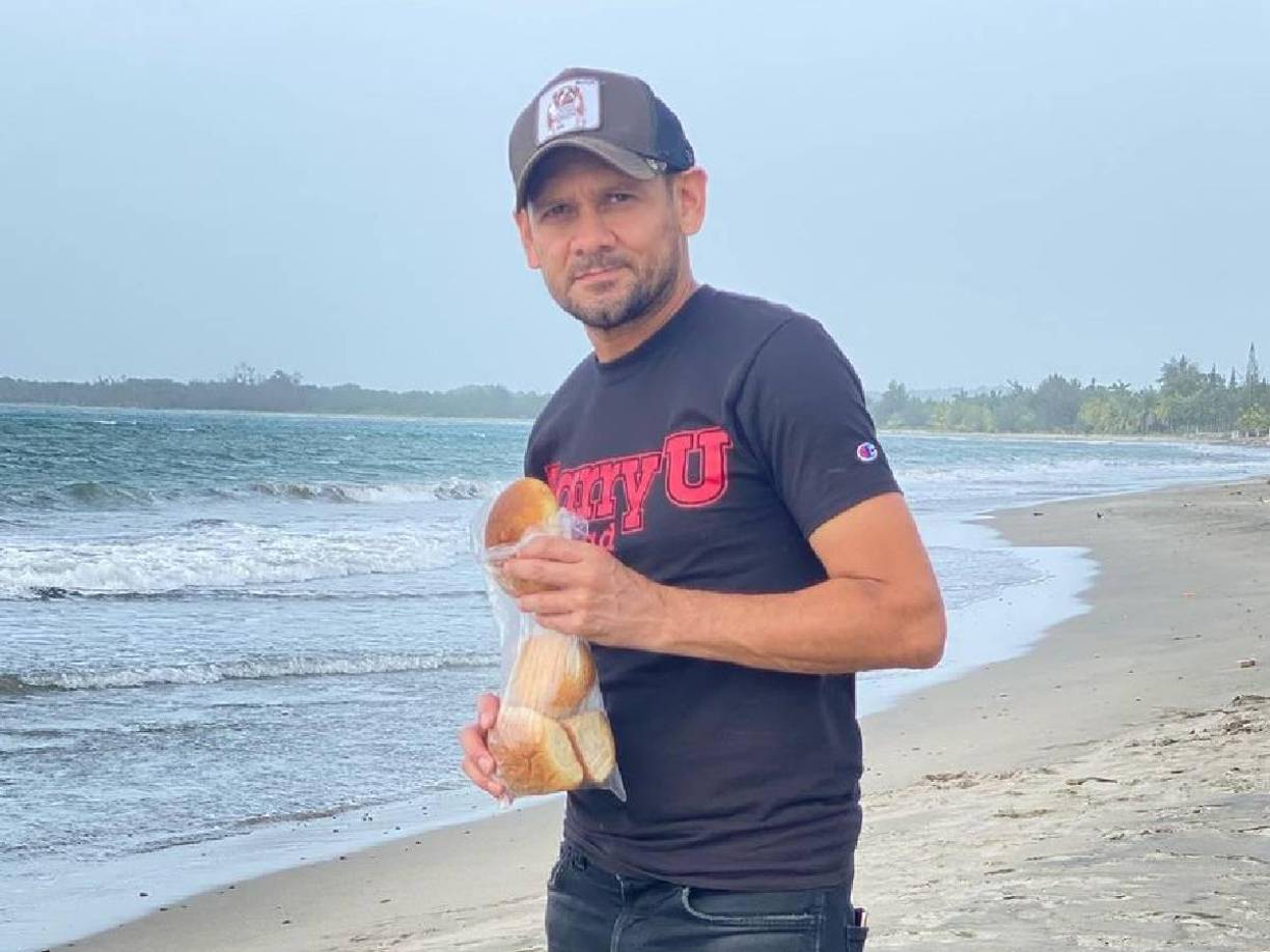 Su retiro oficial fue en el 2010 cuando jugaba para la Jaiba Brava de La Ceiba en la primera división.