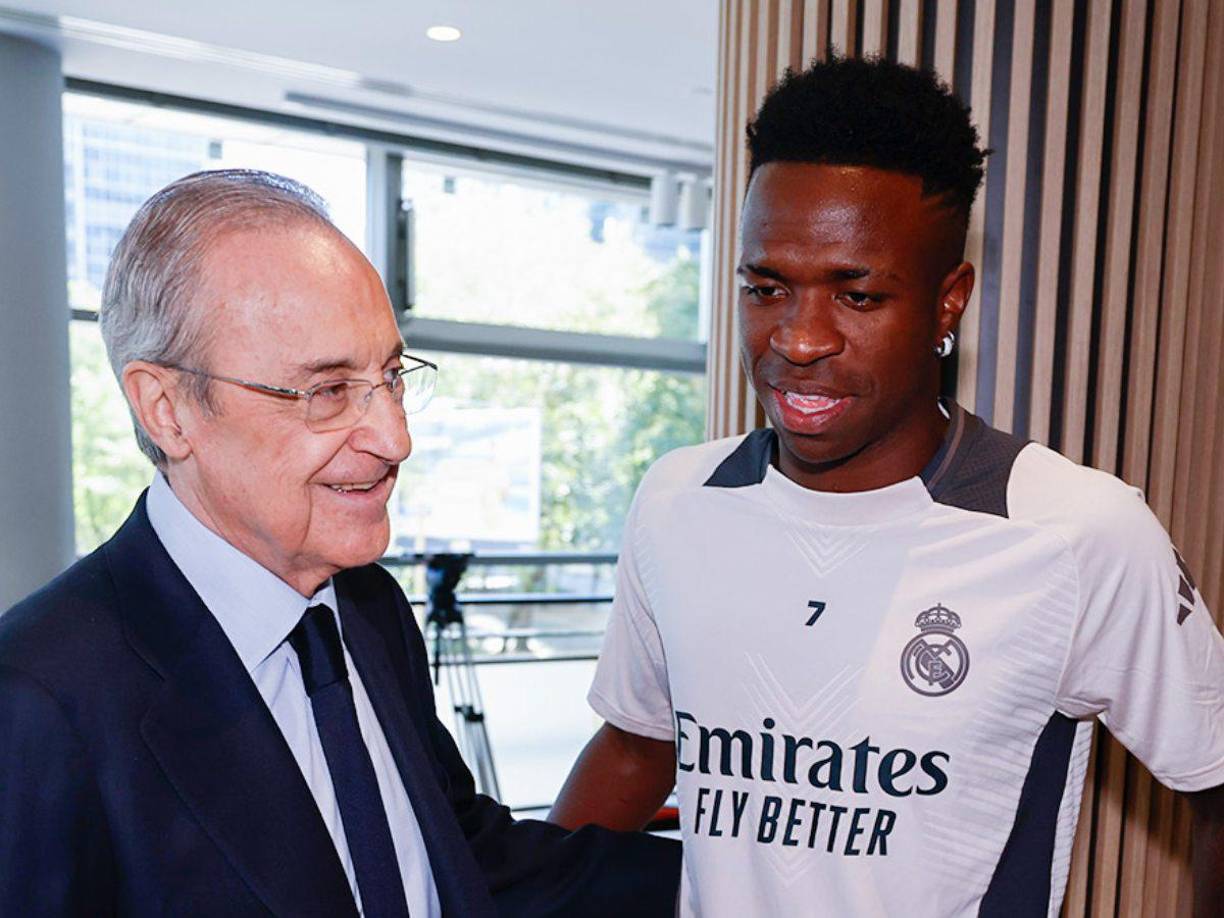 La contundente derrota del Real Madrid ante el Barcelona ha sacudido los cimientos del club y ha hecho que Florentino Pérez, presidente del equipo blanco, empiece a mover fichas de cara al futuro. 