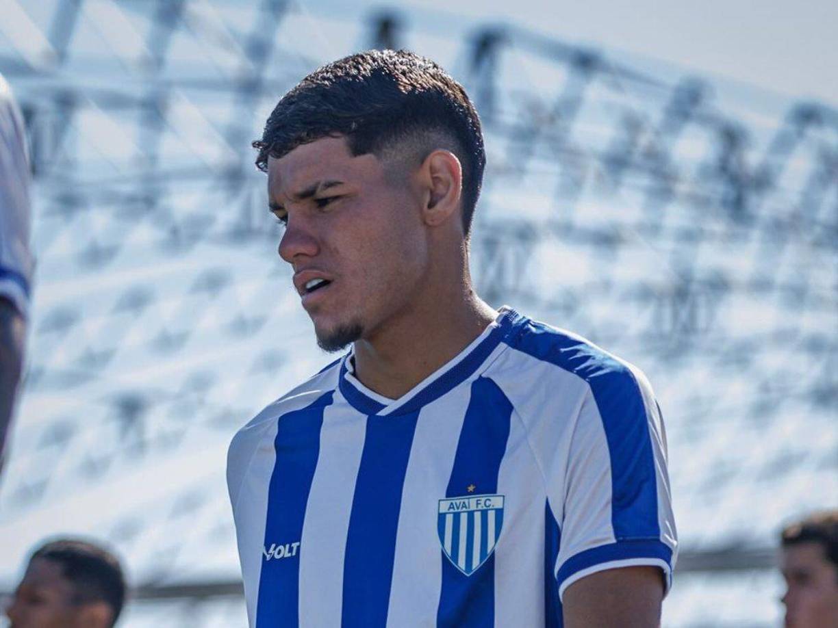 Tiago Lenoir, el abogado del futbolista, declaró en el diario brasileño ‘Metropoles’ los dos jóvenes se conocieron hace un mes en Instagram y confirmó que “tuvieron relaciones sexuales consentidas utilizando preservativo. Y en el lugar sólo había cigarrillos electrónicos que habían usado”.