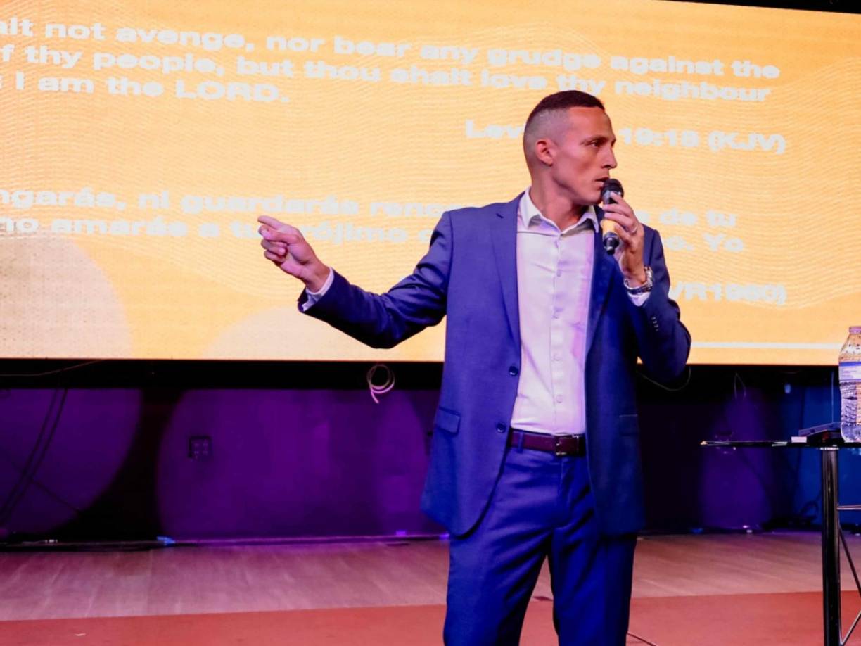 El exdefensor hondureño David Molina ahora gana almas para Cristo en Georgia, Estados Unidos.