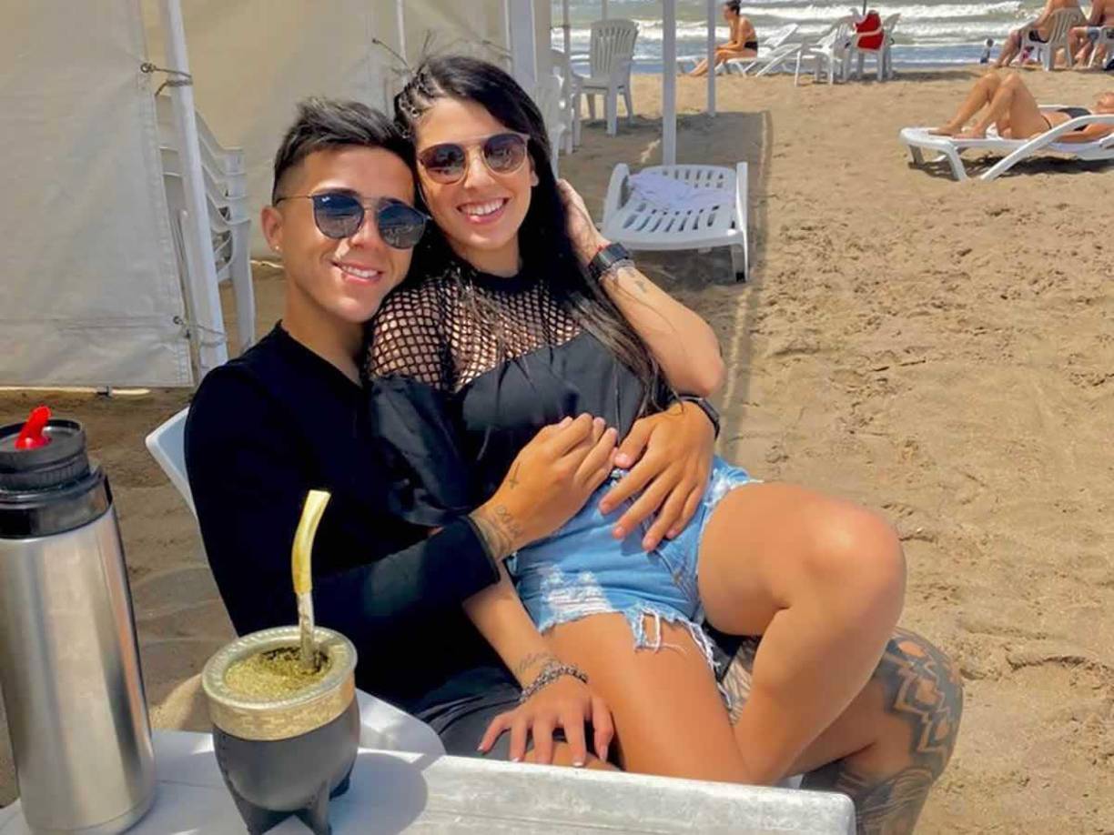 El jugador de 23 años se separó hace unas semanas de su pareja Valentina Cervantes. Según contó la mujer, la decisión de Enzo pasaba por estar un “tiempo a solas”.