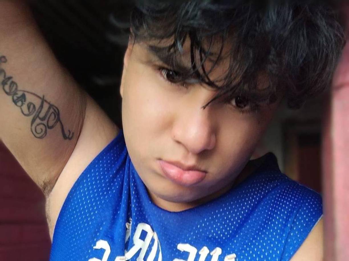 De acuerdo con datos preliminares, la víctima se encontraba atendiendo su pulpería cuando dos individuos fuertemente armados llegaron a cobrar el ‘impuesto de guerra’.