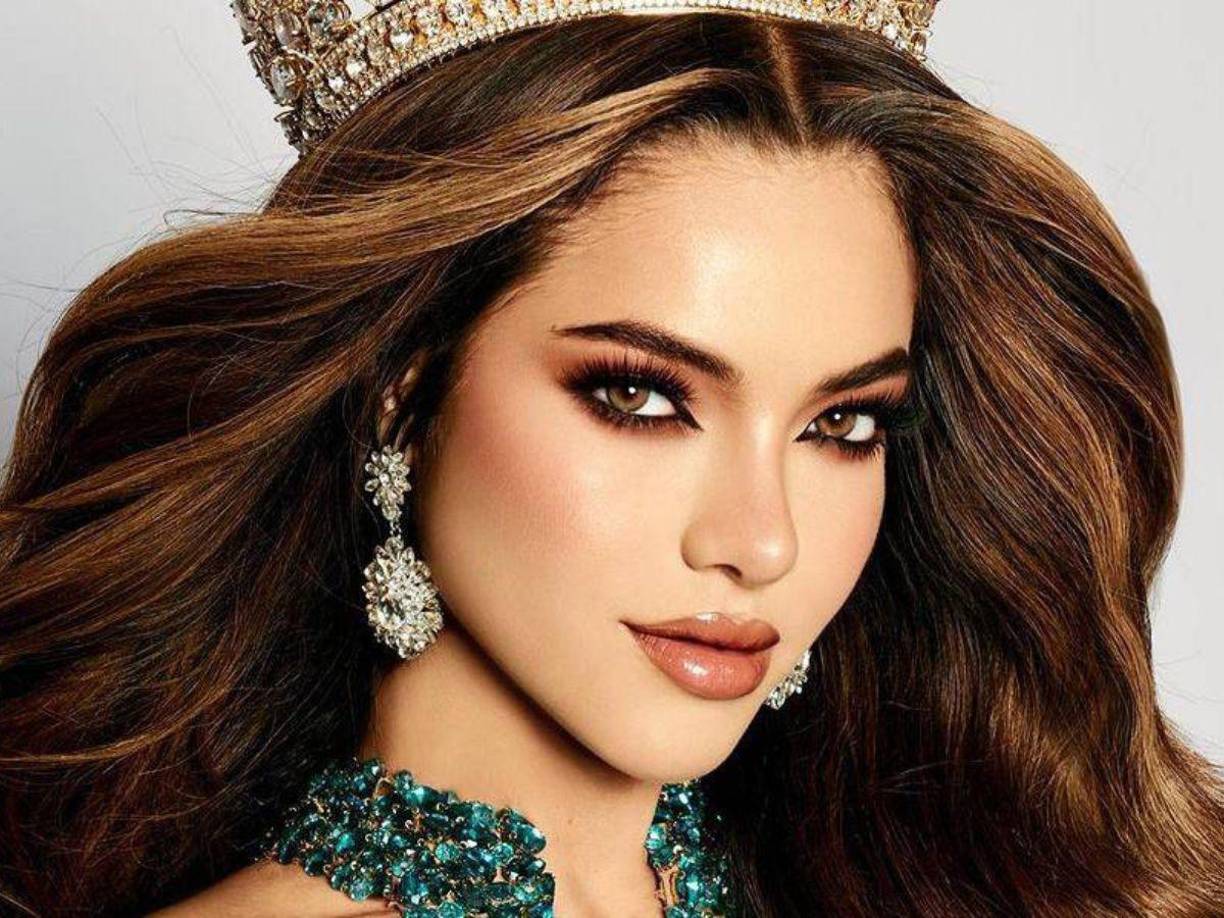 La reina de belleza de 29 años, no se molesta cuando sale el tema, y lo explica con naturalidad. “Tengo una condición que se llama enfermedad de Hashimoto. Es una condición autoinmune que no tiene mejoría, es por el resto de tu vida, no tiene cura”, compartió en una entrevista.