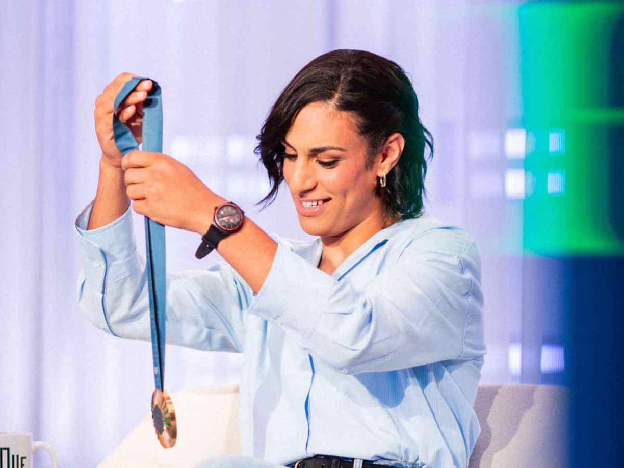 El medio agregó que, tras una resonancia magnética, se descubrió que la atleta no tiene útero. Cuenta órgano masculino.