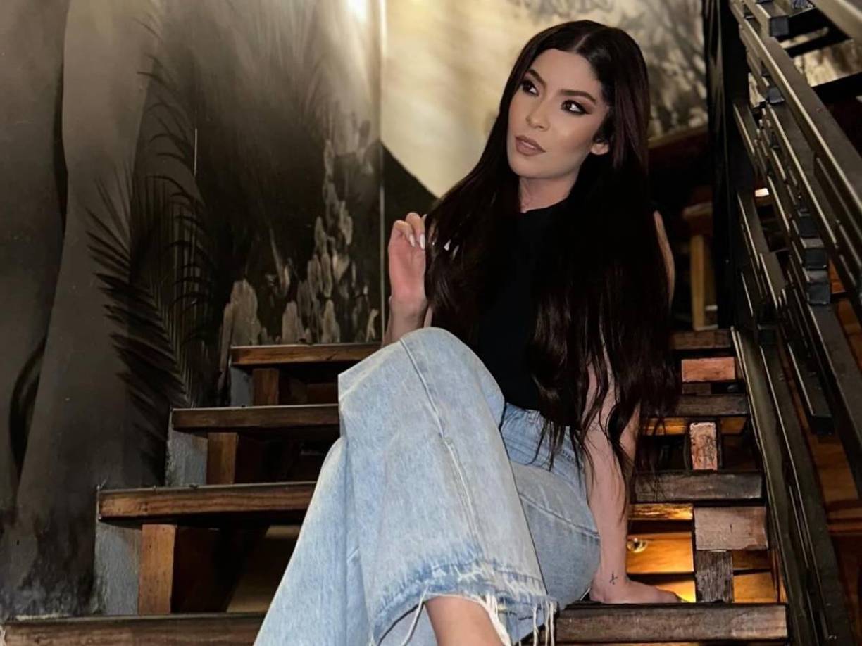 Mediante sus redes sociales de Instagram y Facebook, la hermosa Laura Meza le dejó un enigmático mensaje a Rodrigo Auzmendi. 