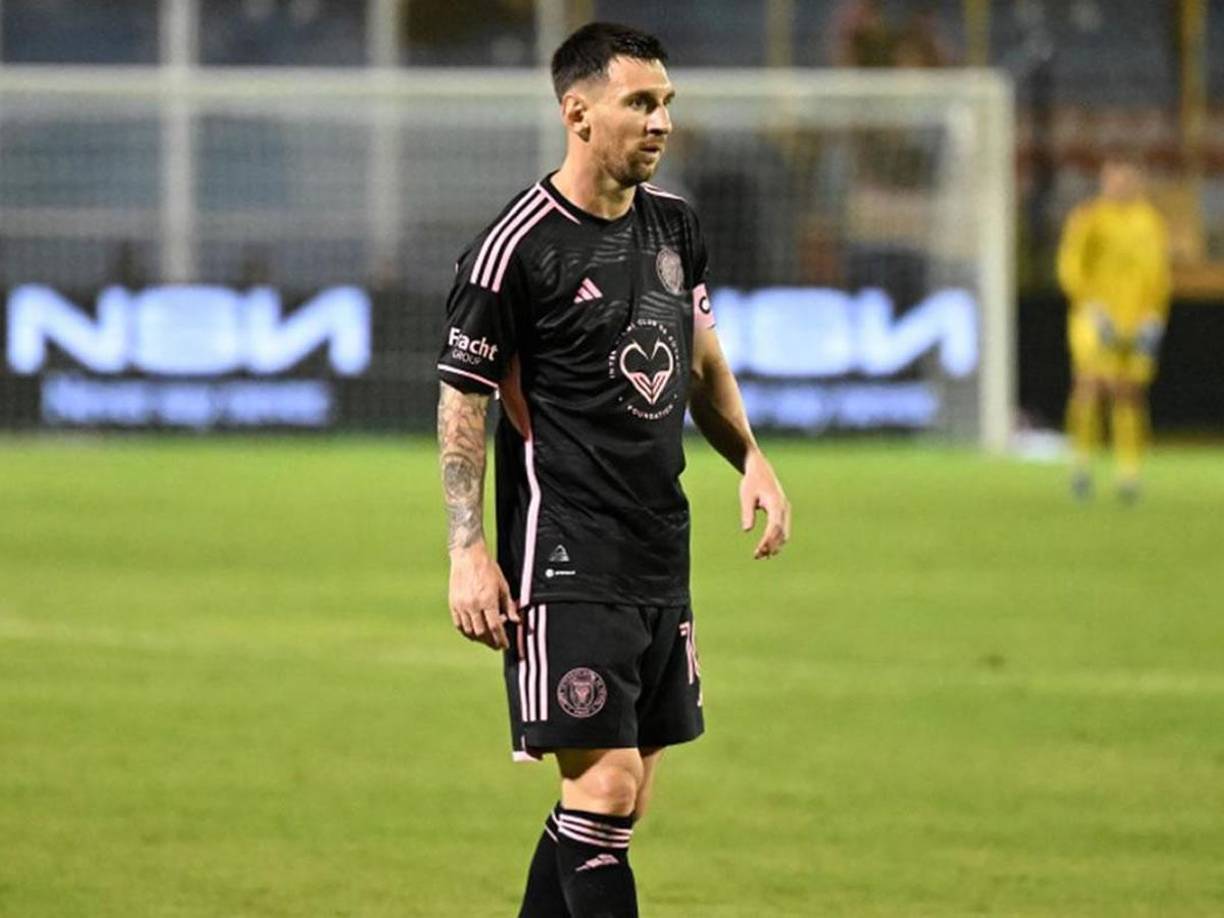 Los precios de los boletos para aquel partido del Inter Miami en El Salvador fueron los siguientes: Sol 200 dólares, Sol Preferente $250, Sombra $275, Tribuna $375 y Platea $475 dólares.