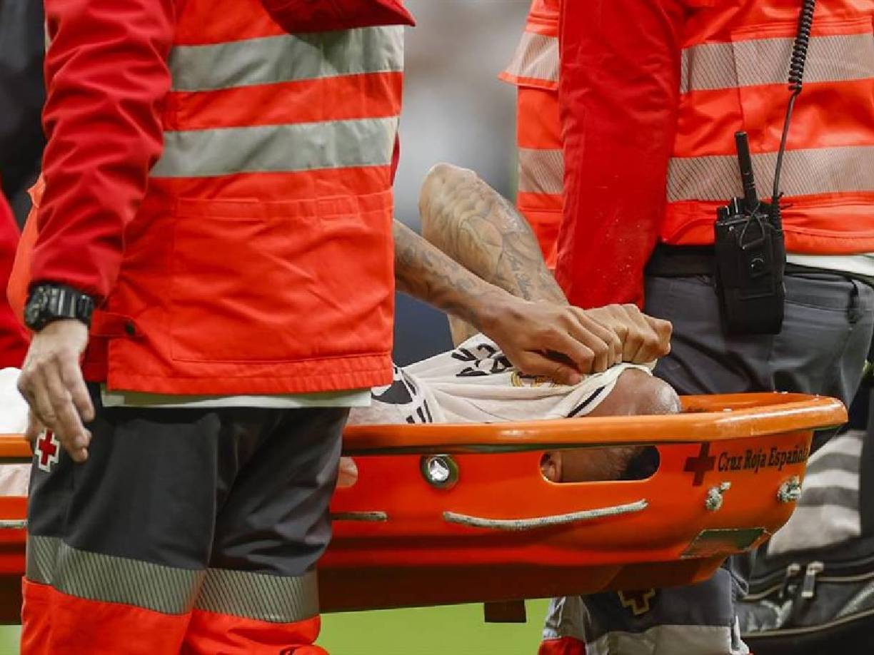 Y es que, tras la última terrible lesión de Militao, que se perderá varios meses luego de sufrir una rotura completa del ligamento cruzado anterior de la pierna derecha con afectación de ambos meniscos.