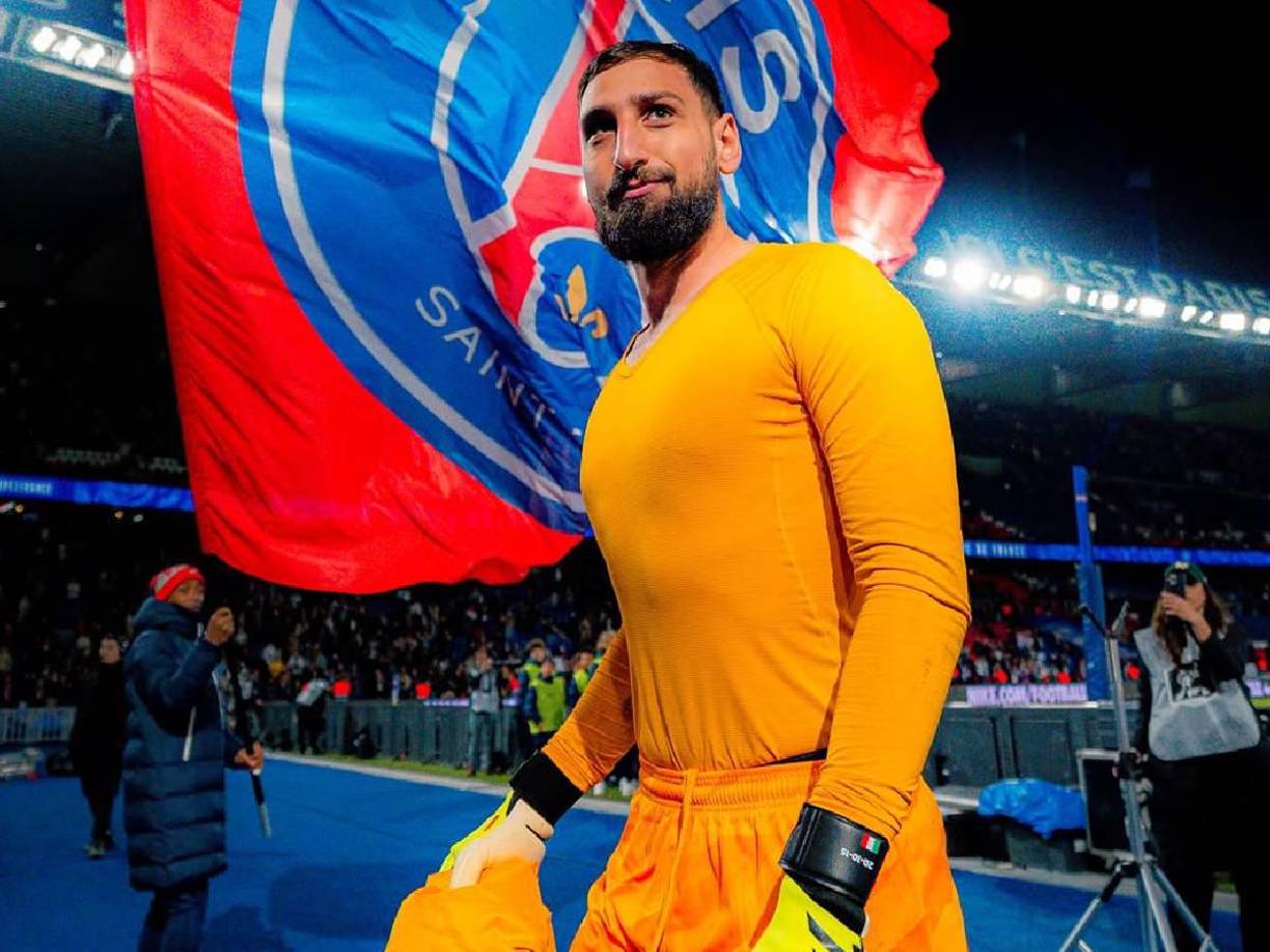 En Francia se habla de una sorpresiva salida. El PSG no está muy contento con el papel de Donnarumma y Luis Enrique ha utilizado últimamente a Safonov. El arquero podría recalar en el Inter o Napoli.