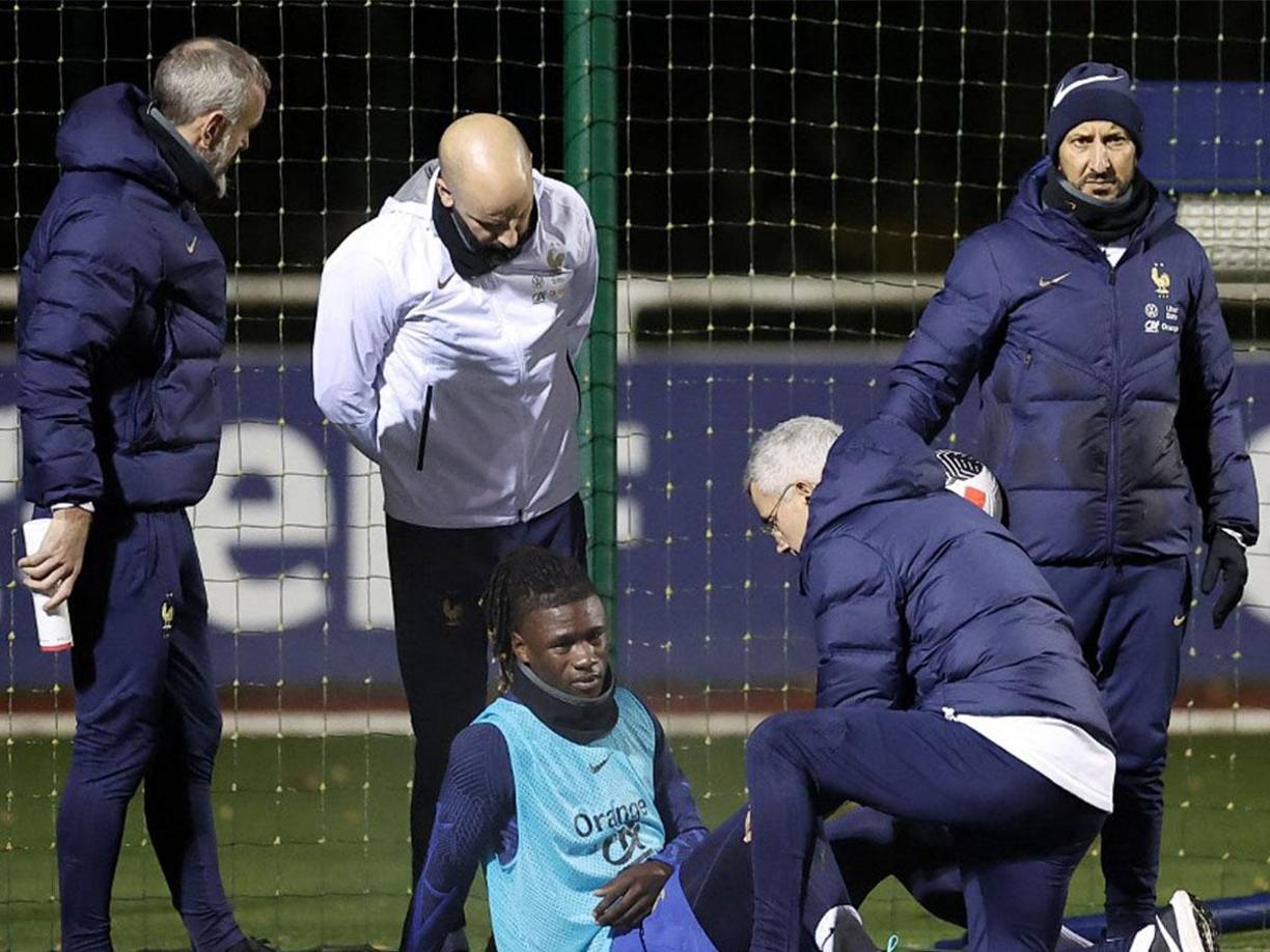 “El centrocampista del Real Madrid sufre un esguince en la rodilla derecha. Ha sido puesto hoy a disposición de su club”, indicó la selección gala este jueves en un comunicado.