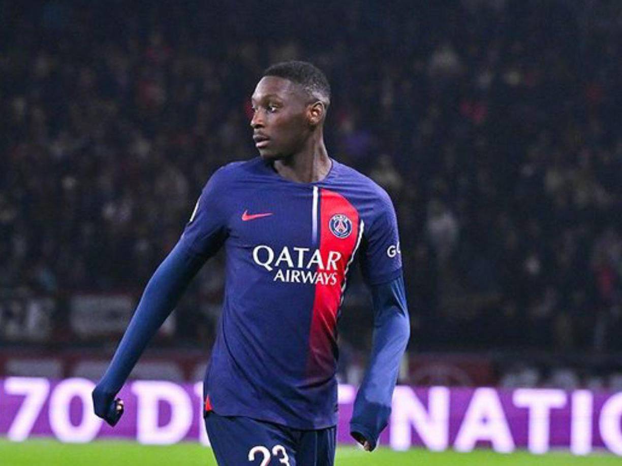 <b>Kolo Muani </b>: El delantero podría salir del PSG ya que el cuadro francés necesita vender por el tema financiero.