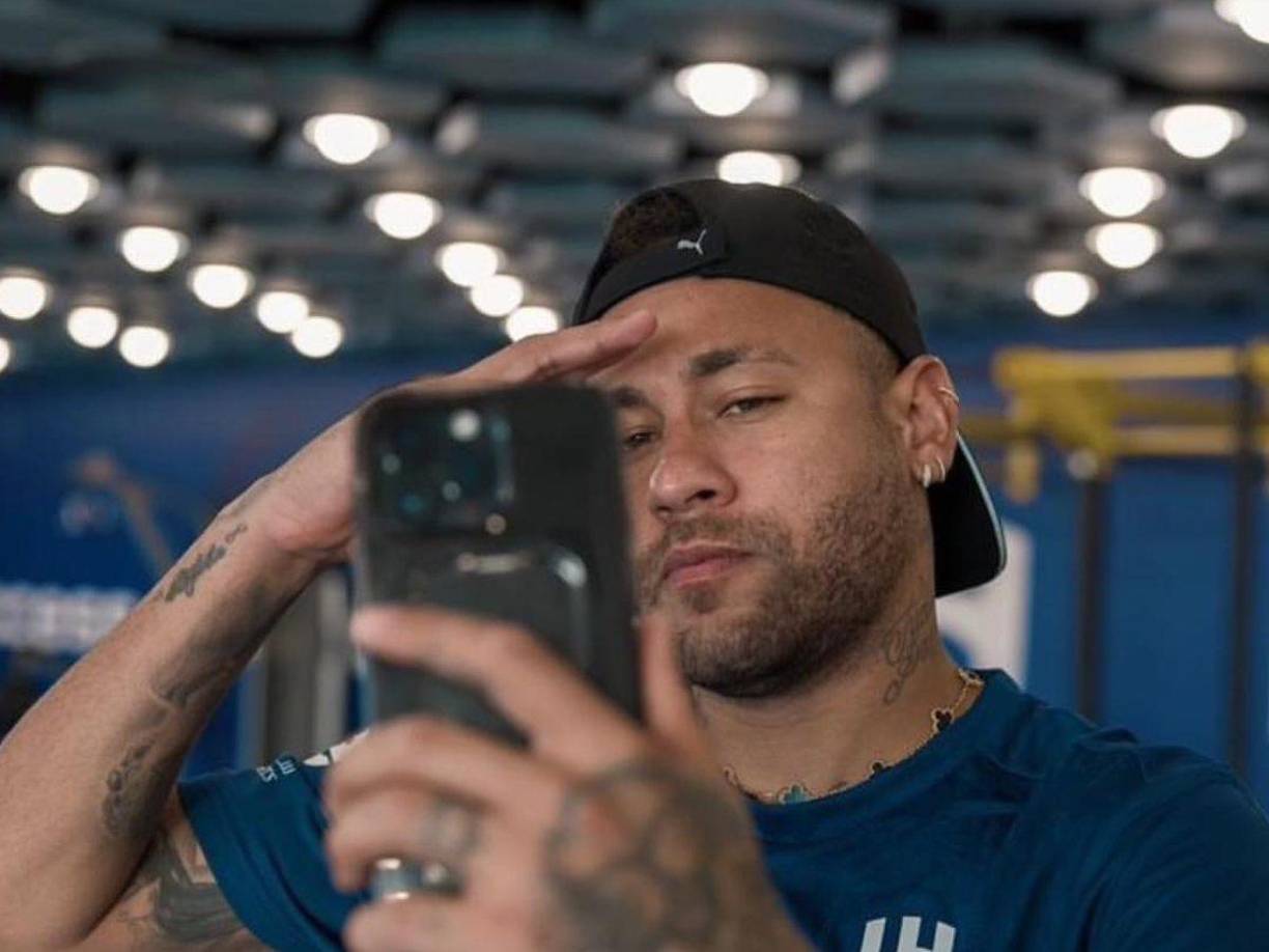 <b>Neymar </b>se mostró accesible y ameno con los pasajeros, quienes se sorprendieron al descubrir quién era el responsable de sus viajes