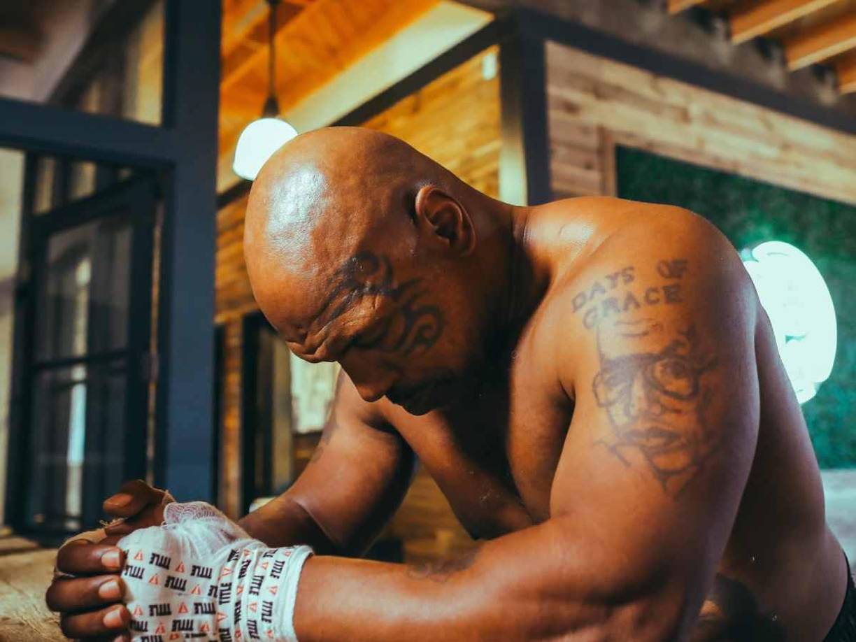 Mike Tyson ha tenido una vida turbulenta y excitante. Alcanzó la cima del boxeo en su primera juventud y, para algunos, su velocidad y potencia lo colocan entre los mejores pugilistas de la historia