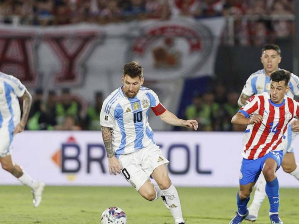 Liderados por Messi, la selección de Argentina perdió 2-1 la noche de este jueves ante Paraguay por la jornada 11 de las eliminatorias de Conmebol. 