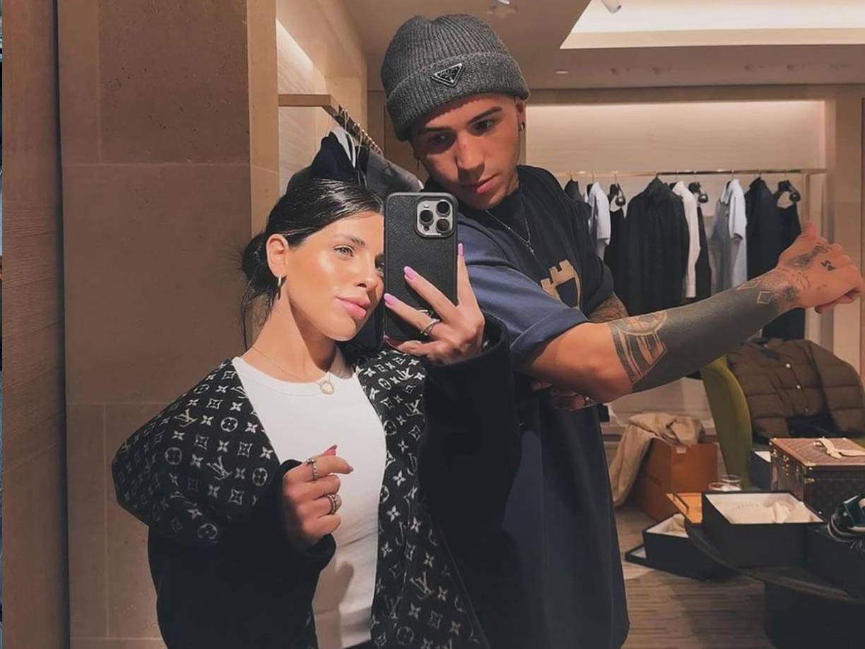 “¿Cómo vas a preferir estar soltero antes que a tus bebés y tu mujer? Imperdonable”, “Y pensar que Valentina en estos momentos está volviendo a Buenos Aires sola y con los dos bebés. Te odio, Enzo”, “No es gato, es un mono de mie...“, son algunos de los comentarios que se leen en redes sociales.