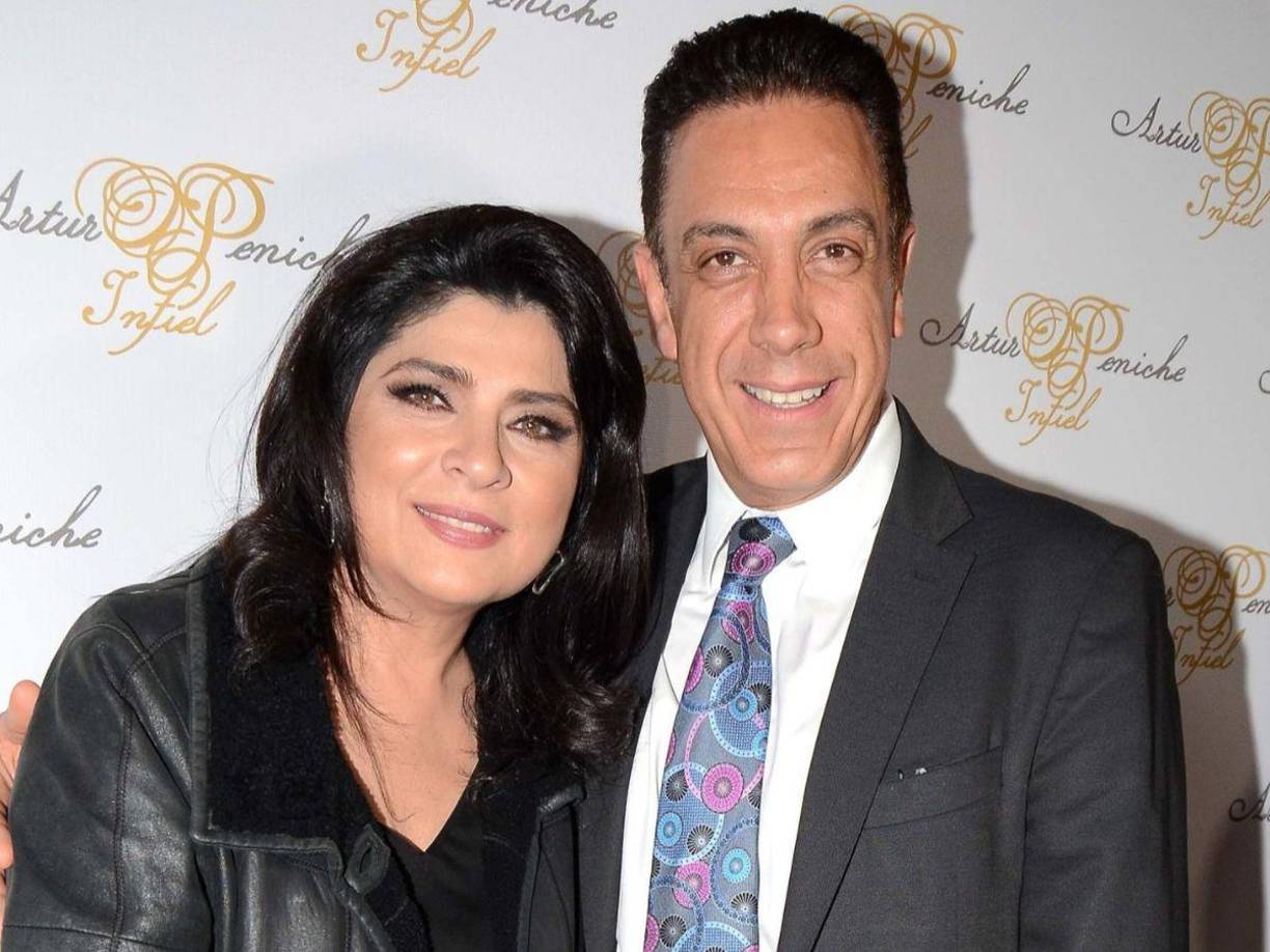 Aunque parecía que todo iba bien entre ellos, reportan que Victoria Ruffo y Omar Fayad se divorcian.