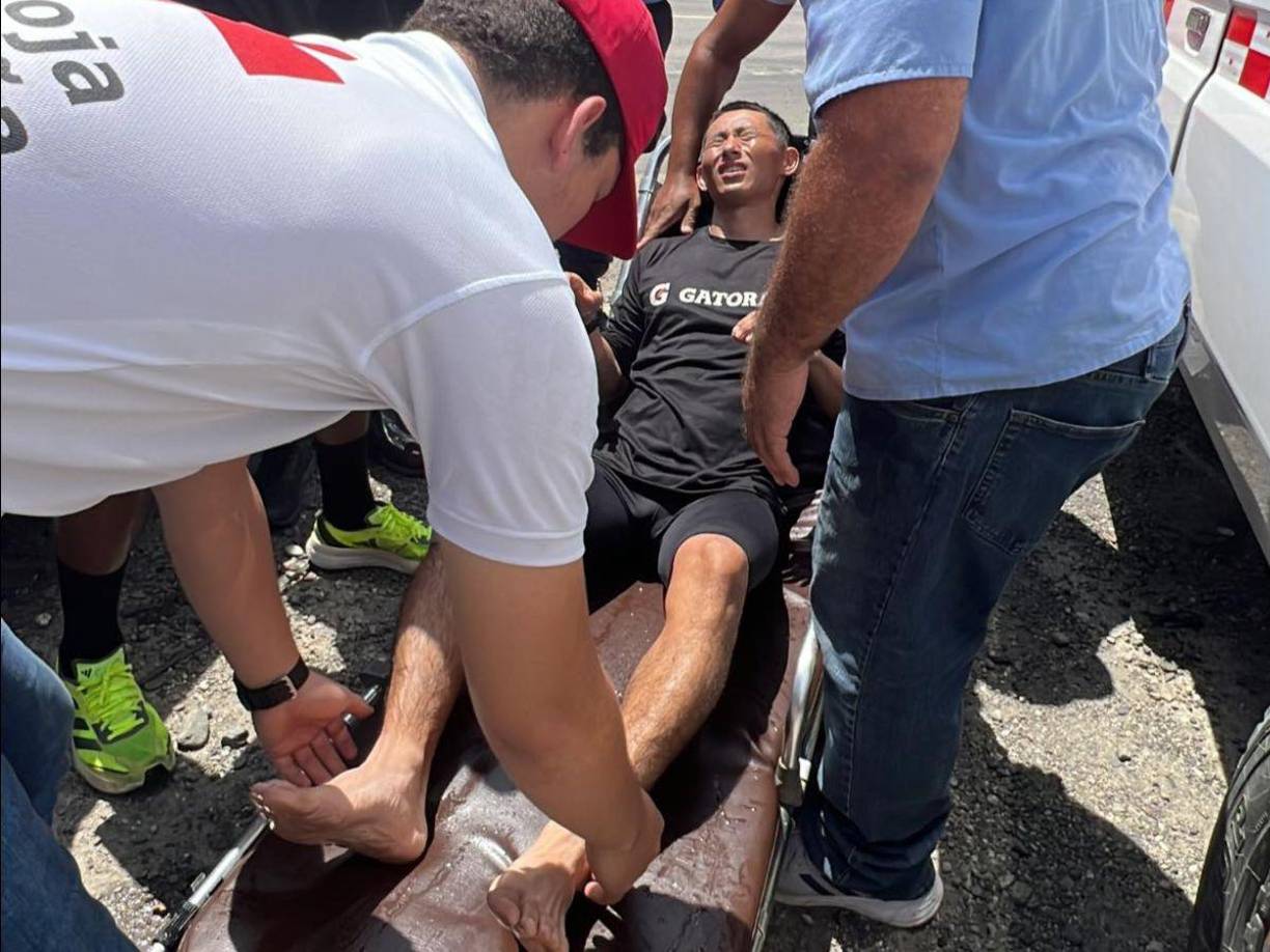 Los paramédicos decidieron llevar a Shin Fujiyama a emergencia de un clínica.