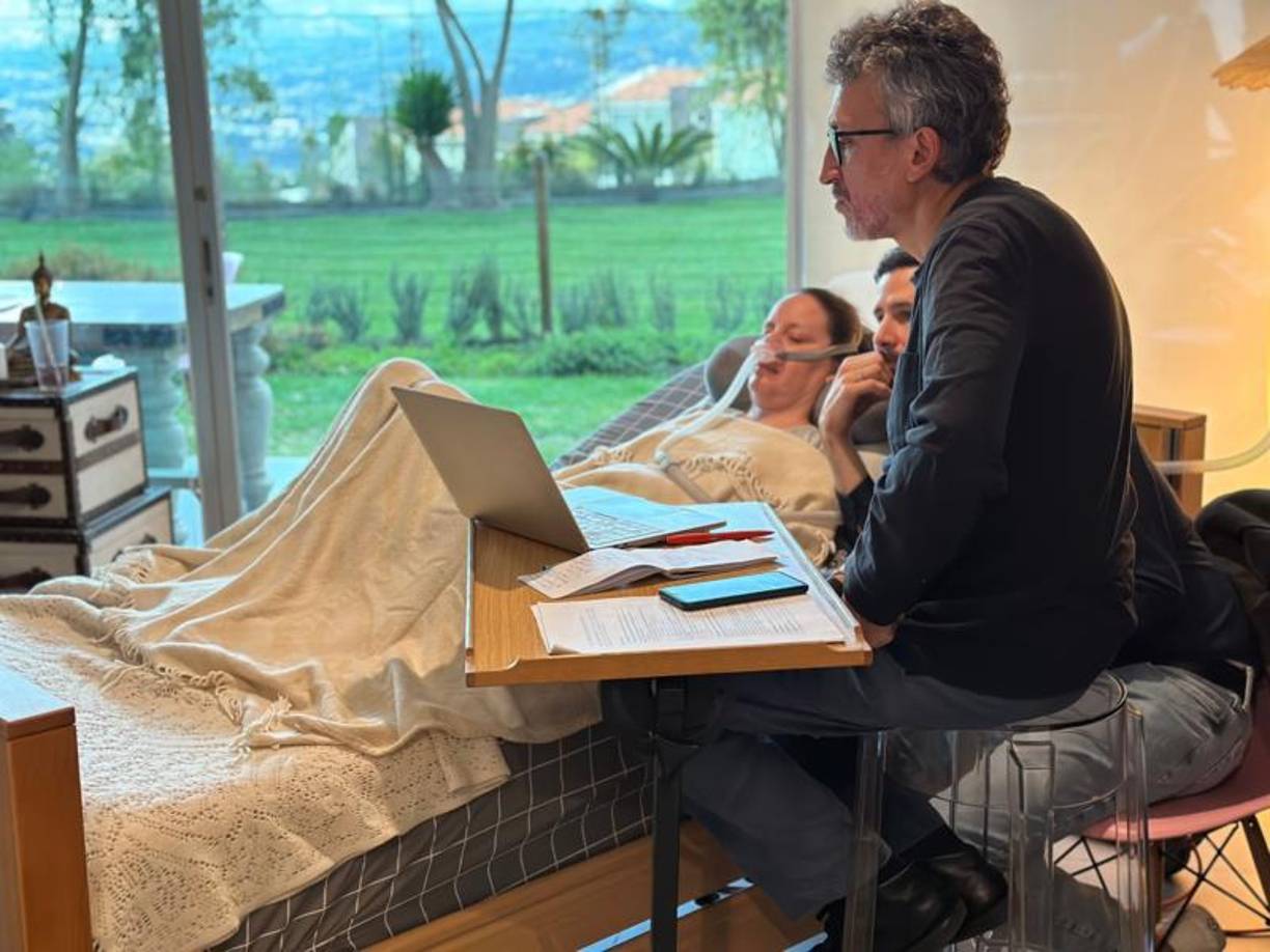 Pocos días antes de que fuera emitida la sentencia, apremiaba a los jueces del tribunal para que emitieran el fallo, pues afirmaba que no sabía cuánto tiempo más iba a resistir. La sentencia salió casi seis meses después de que Roldán presentó la demanda ante la Corte Constitucional, donde en una histórica audiencia donde ella compareció por videconferencia, acostada en su cama, asistida por respiración artificial y cuidada a cada momento por su esposo.