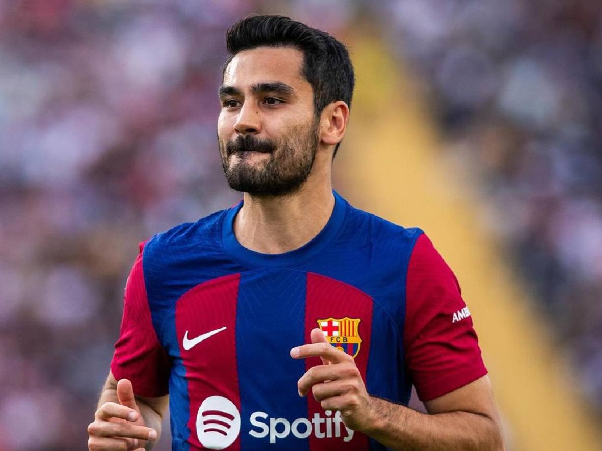 Gundogan fue colocado en Galatasaray, pero el presidente del club turco negó su fichaje por ahora. “Todo entrenador quiere tenerlo en su plantilla, pero sé que Ilkay continuará su carrera en Barcelona durante un año más. Es un jugador de muy alto nivel en cuanto a personalidad y carácter, pero es seguro que seguirá un año más allí”, explicó Okan Buruk.