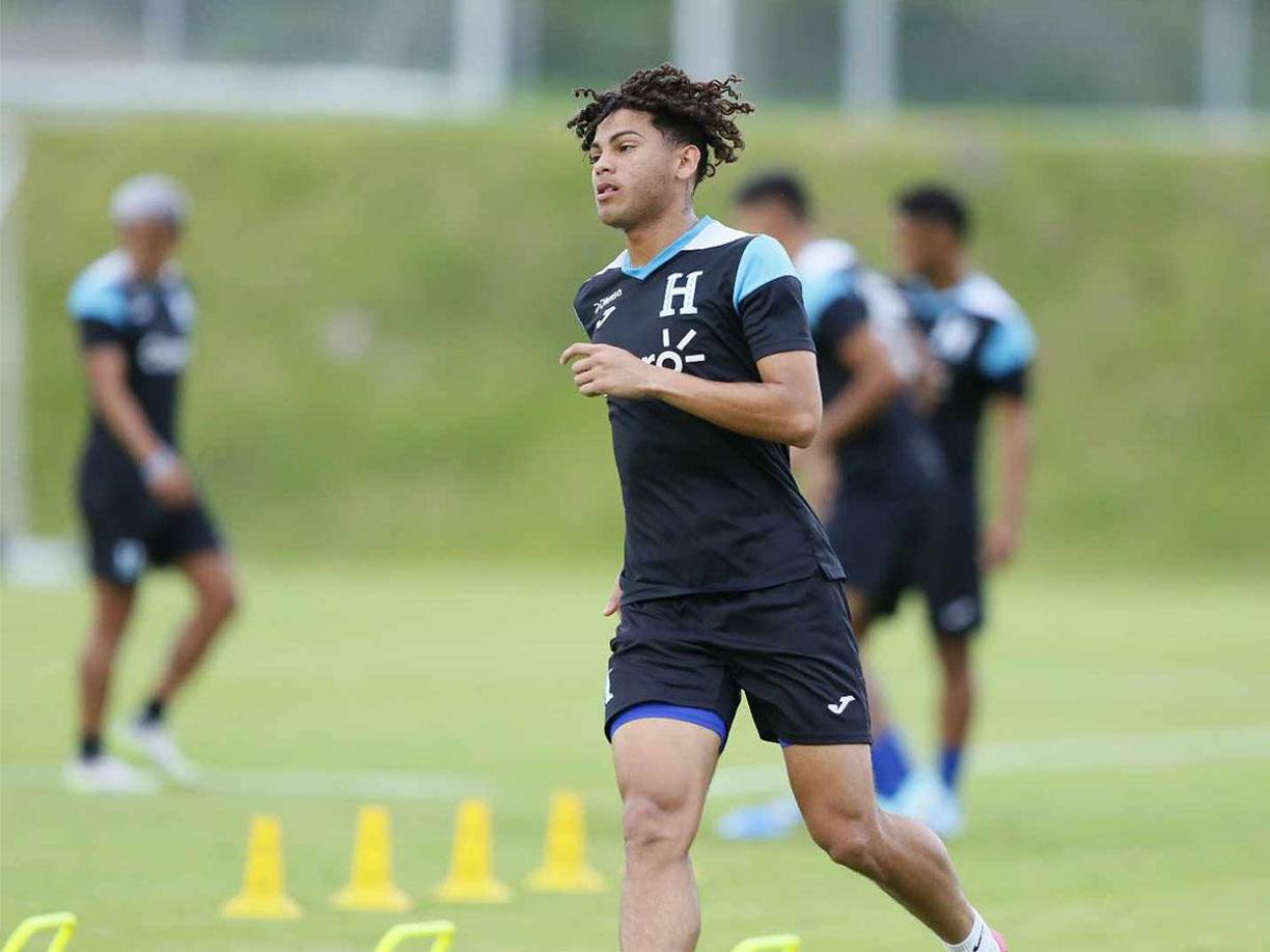 David Ruiz entrenó con sus compañeros de la selección de Honduras. 