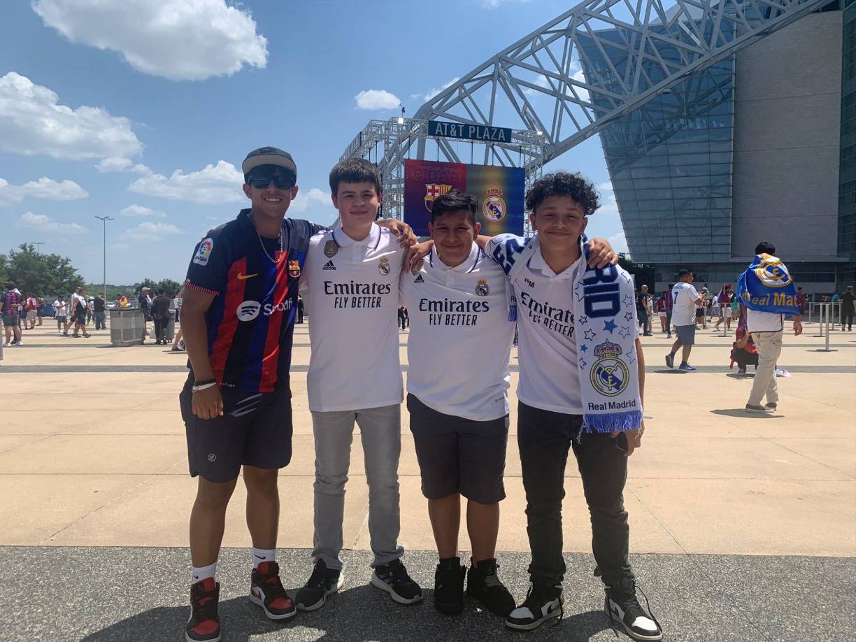 Sin duda alguna, un gran ambiente en la previa del clásico, que pese de ser un amistoso, se espera un espectáculo dentro de la cancha. 