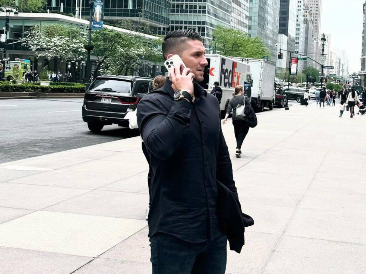 Espíndola ahora radica en Dallas y es parte de una agencia de jugadores de fútbol. 