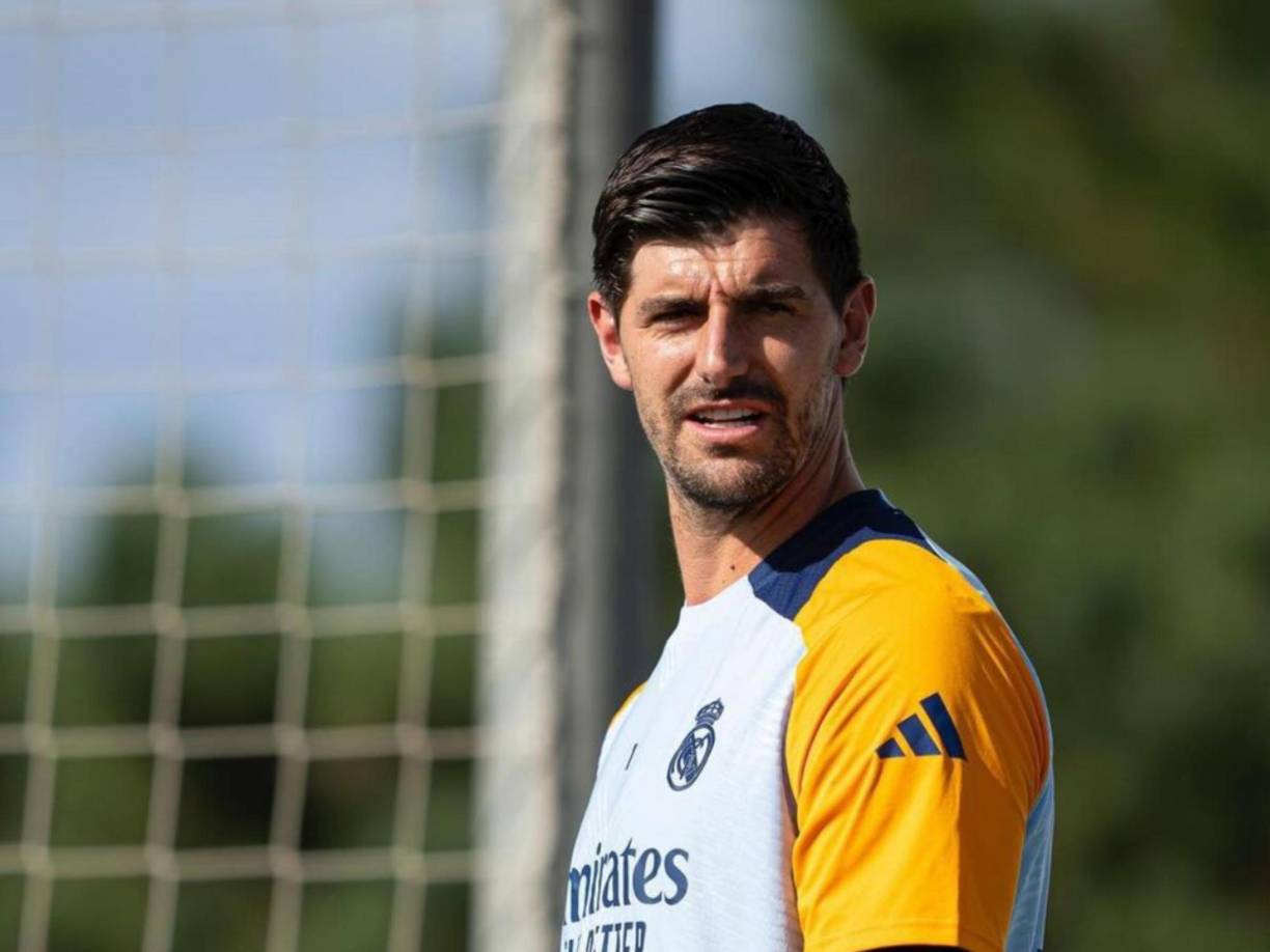 Courtois: El portero belga es garantía bajo los tres palos en el Real Madrid y estará en el inicio de la nueva Liga de Campeones de Europa.