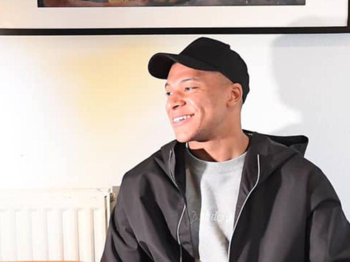 “A veces me pongo en el lugar de Kylian. Si tuviera todo ese alboroto a mi alrededor, no sé si habría aguantado”, comenzó diciendo Konaté respecto a la situación que vive Mbappé. 