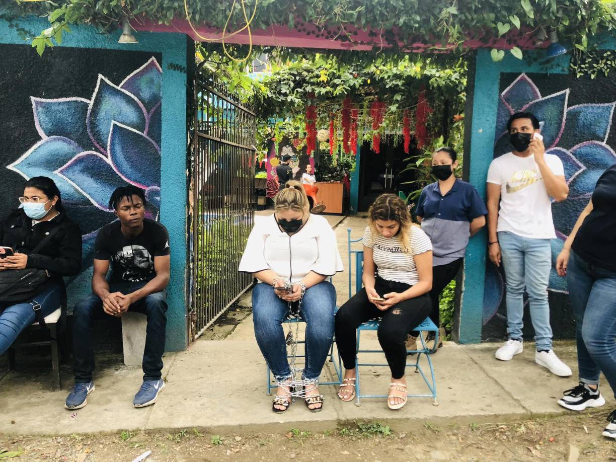 Supuestamente, cuando ‘Catrinas’ comenzó a operar todo era armonía, pero con el tiempo los vecinos comenzaron a quejarse por el alto volumen de la música.