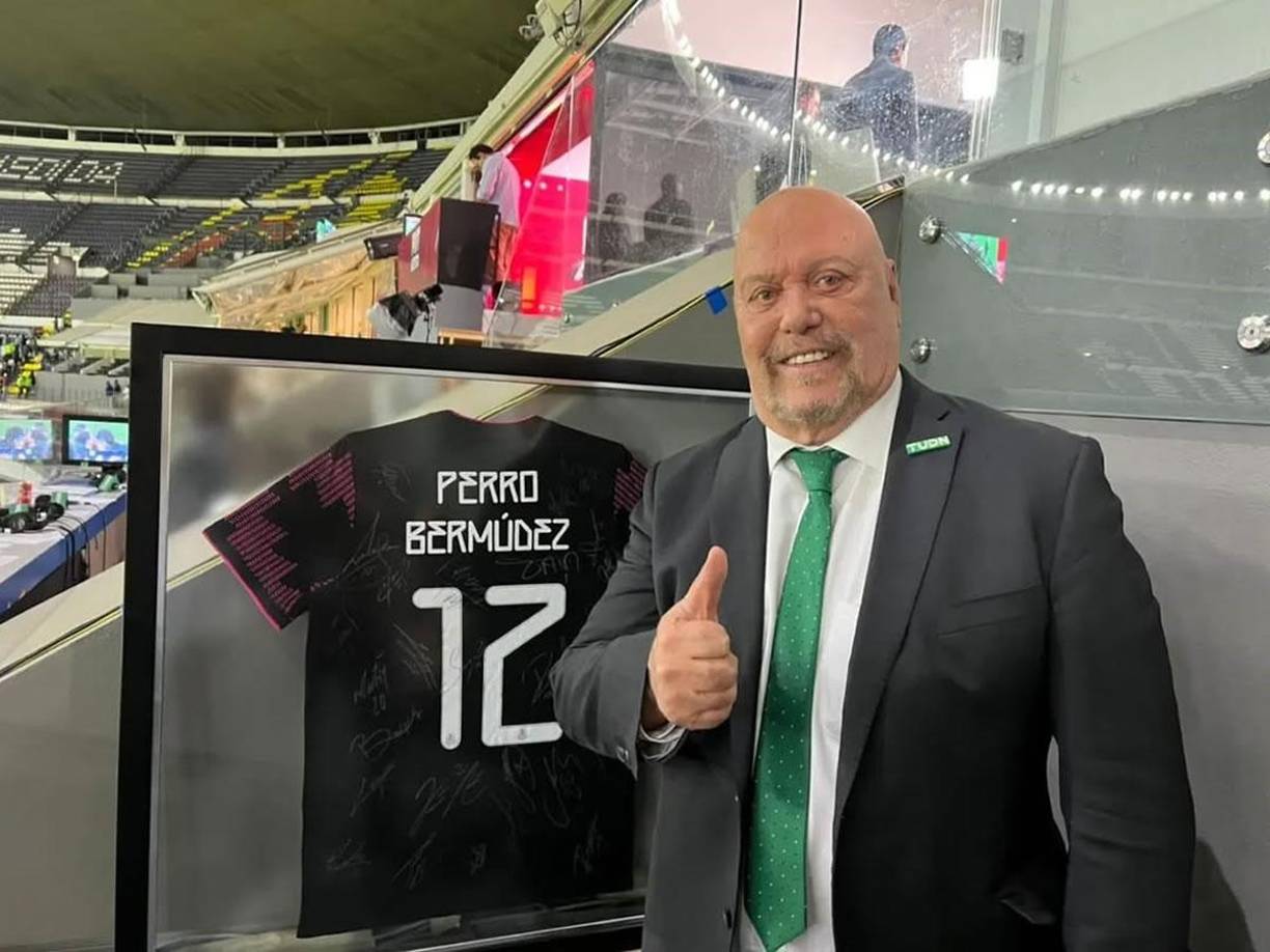 Enrique ‘Perro’ Bermúdez, una de las voces más icónicas del fútbol mexicano, fue hospitalizado por un problema de salud, según reportan los diarios de México. ¿Qué le pasó al narrador deportivo?