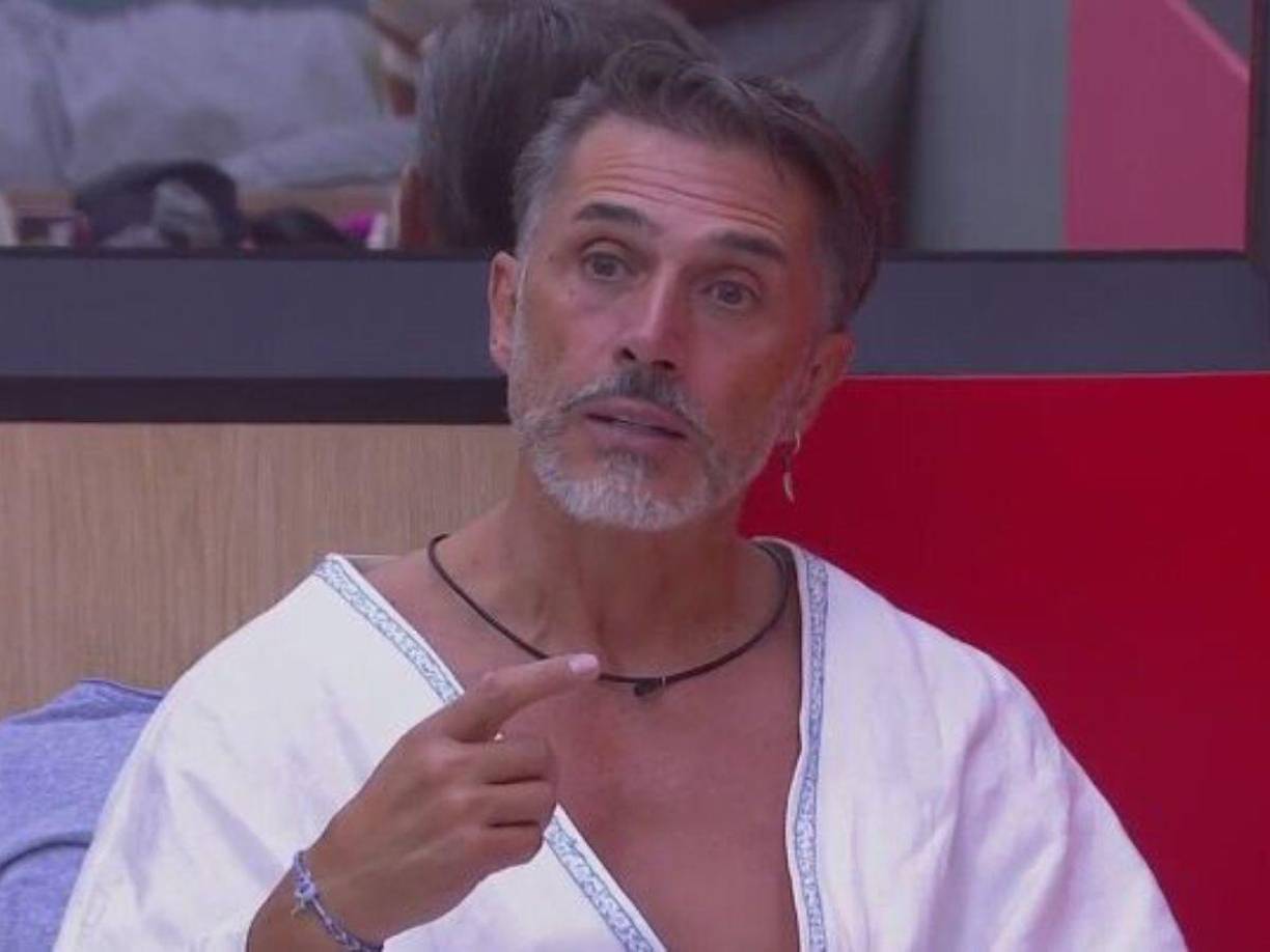 “Si esto te hace sentir mejor, ya hemos llorado varios, eh, por diferentes causas, pero ya hemos llorado”, reveló Mayer.