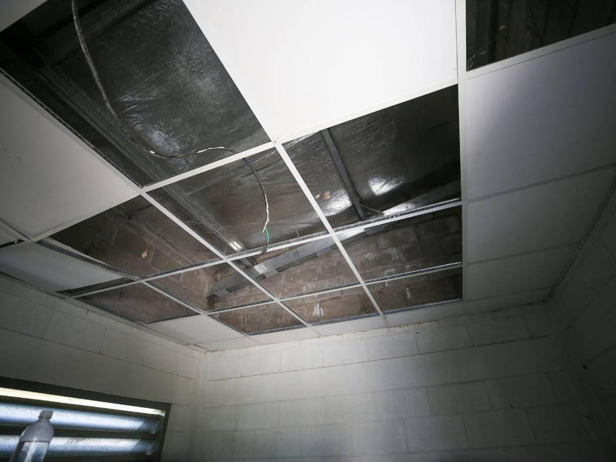 Los desafíos en el centro penal incluyen mejoras en los baños de visitas, techo de cierta parte del edificio, entre otros. Las autoridades informaron que entre los proyectos está la construcción de una barbería, mejoras de infraestructura, entre otros. 