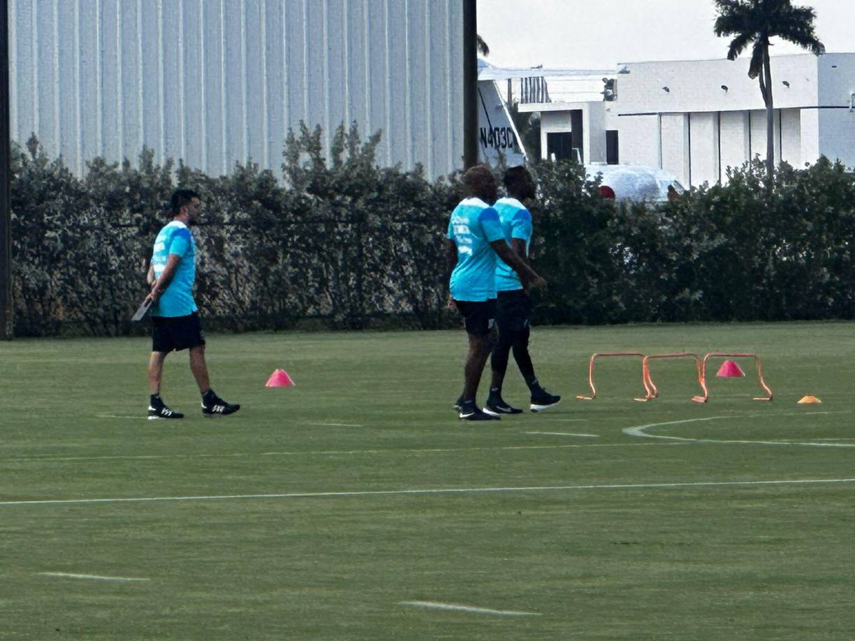 Los dos exfutbolistas fueron dirigidos por Reinaldo Rueda y ahora forman parte de su staff técnico.