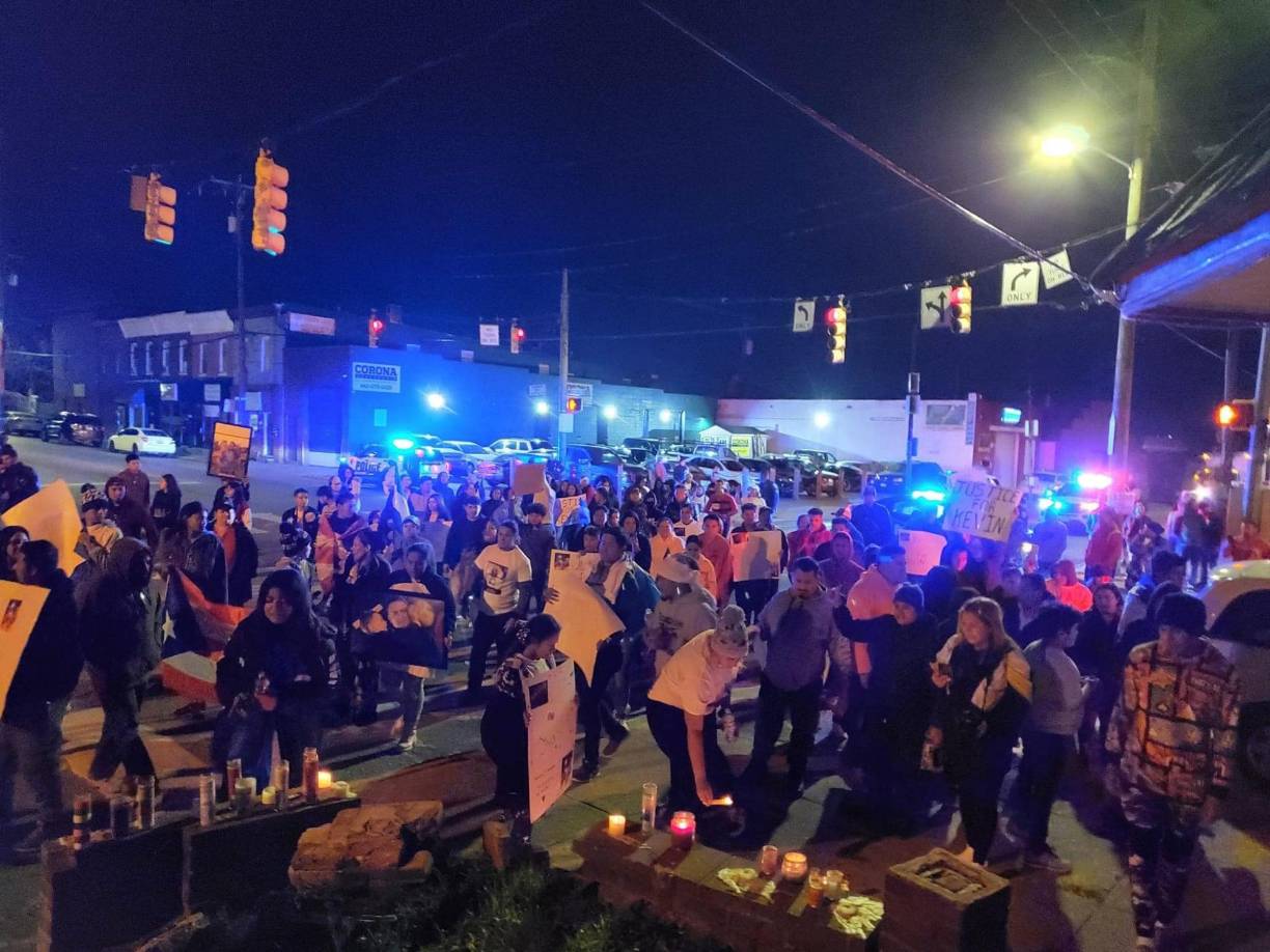 “Aquellas que deseen permanecer en el anonimato pueden utilizar la línea de información de Metro Crime Stoppers al 1-866-7LOCKUP. También puede enviar un mensaje de texto anónimo en línea a Metro Crime Stoppers visitando el sitio web de MCS”, informó la policía.