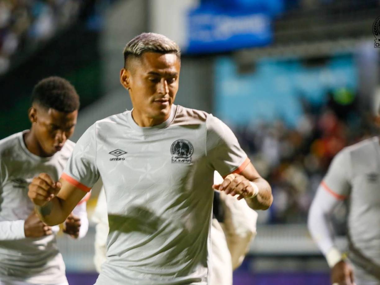 Andy Najar. Olimpia podría quedarse sin el futbolista para 2025 ya que el deseo del jugador es volver a ser legionario. Esperará ofertas para posteriormente analizarlas con su entorno.