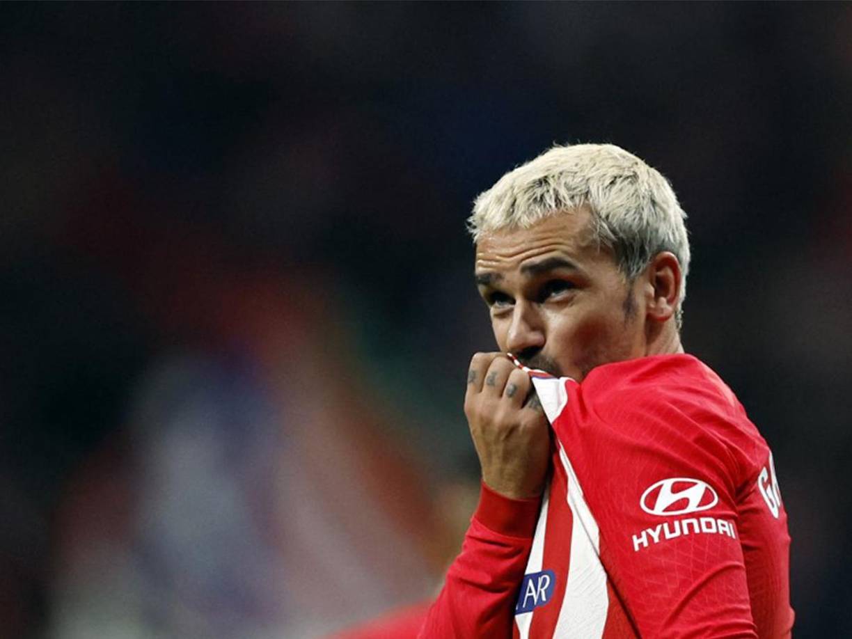 Antoine Griezmann besó el escudo del Atlético