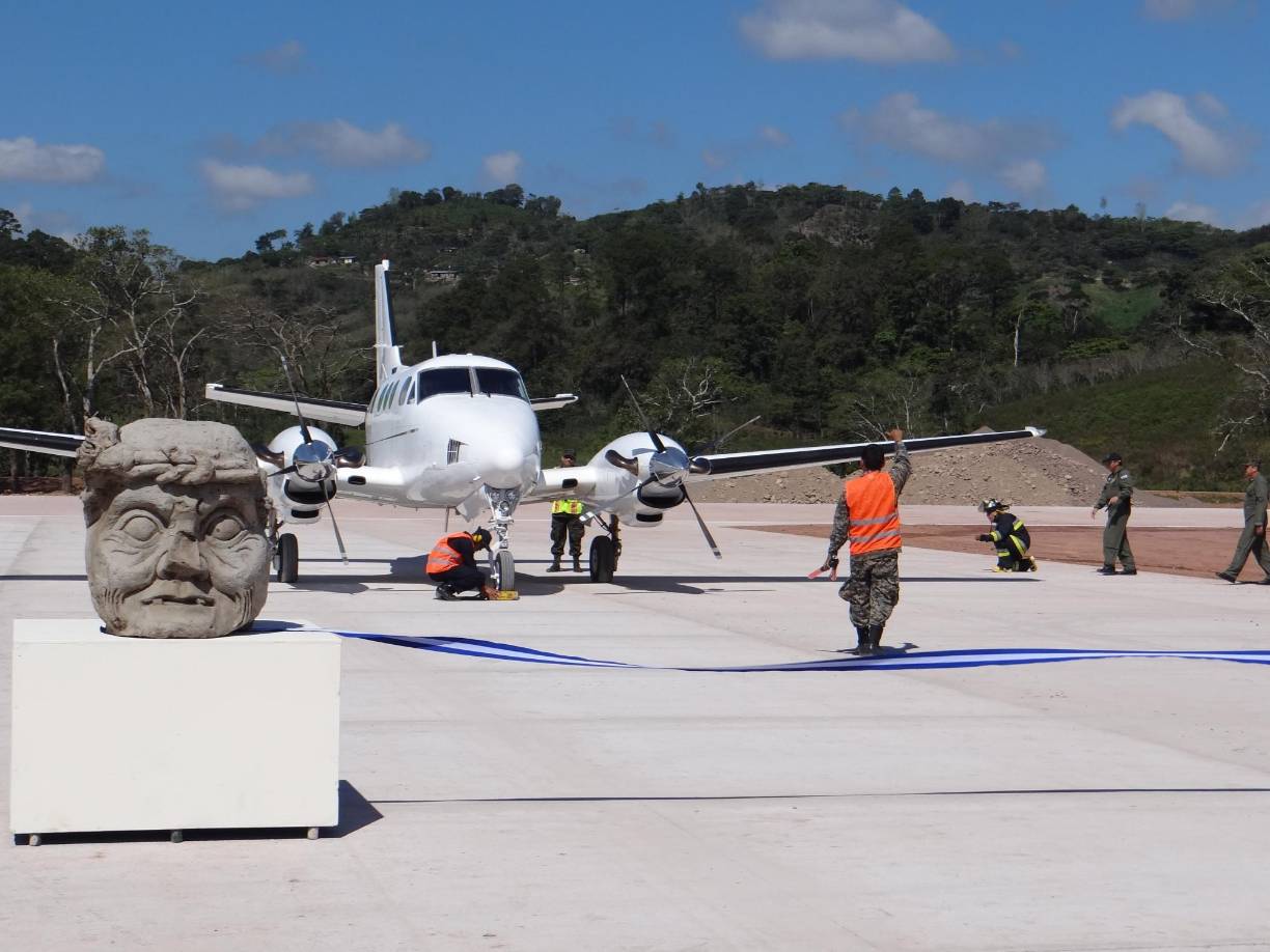 Cuando se abrió por primera vez, el aeródromo de Río Amarillo se planteó como un punto de acceso para turistas que visitaban la famosa ciudad de Copán y sus antiguas ruinas mayas, se esperaba que esta instalación brindara un impulso económico a la región. Sin embargo, esto no ocurrió.