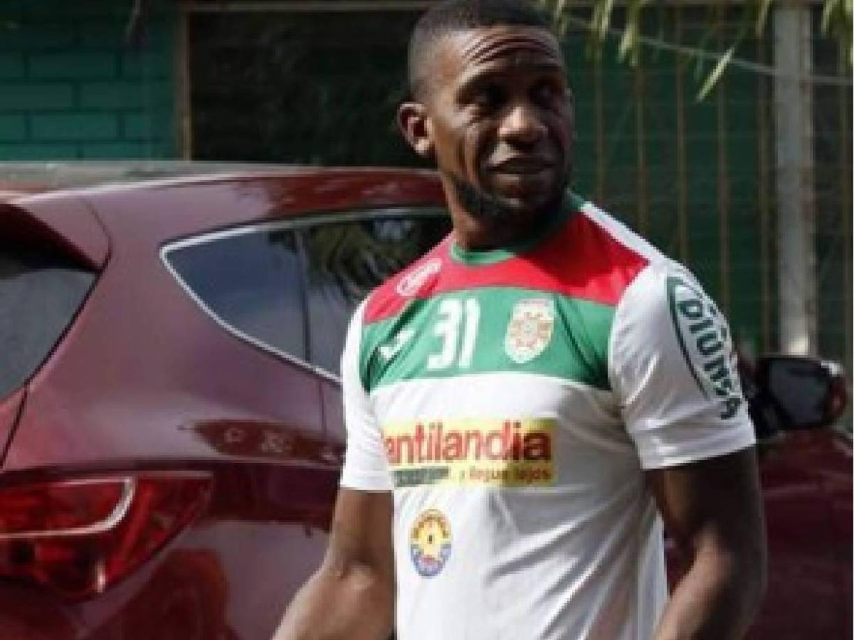 Hendry Thomas confesó que siempre quiso jugar en el Marathón en la Liga Nacional de Honduras y retirarse oficialmente en el Monstruo Verde, pero esto nunca se concretó. No logró cumplir su sueño.