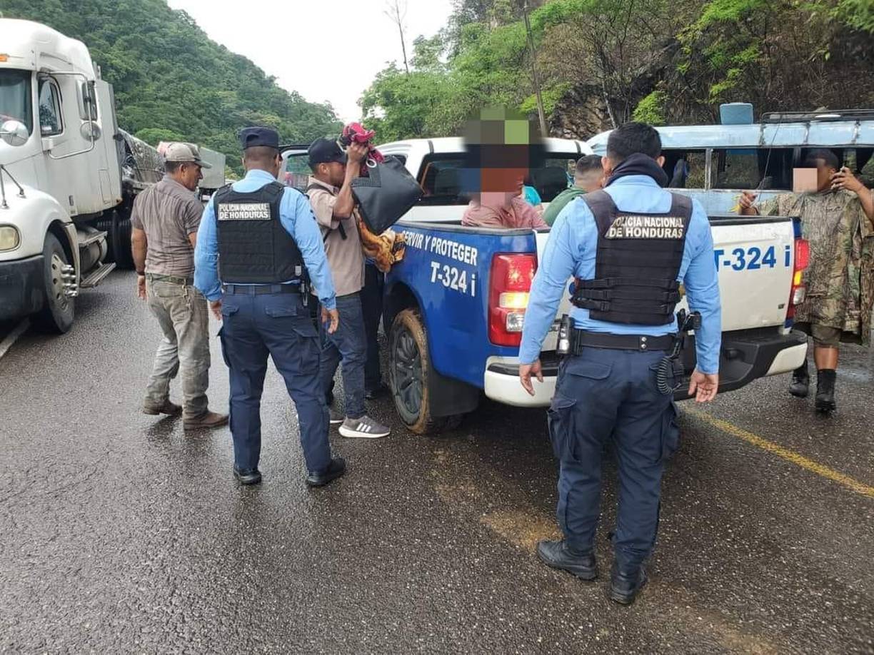 Al menos tres personas murieron y unas 12 personas resultaron heridas tras el bus en Taulabé a la altura de Buenos Aires en la carretera CA-5, confirmaron las autoridades policiales.