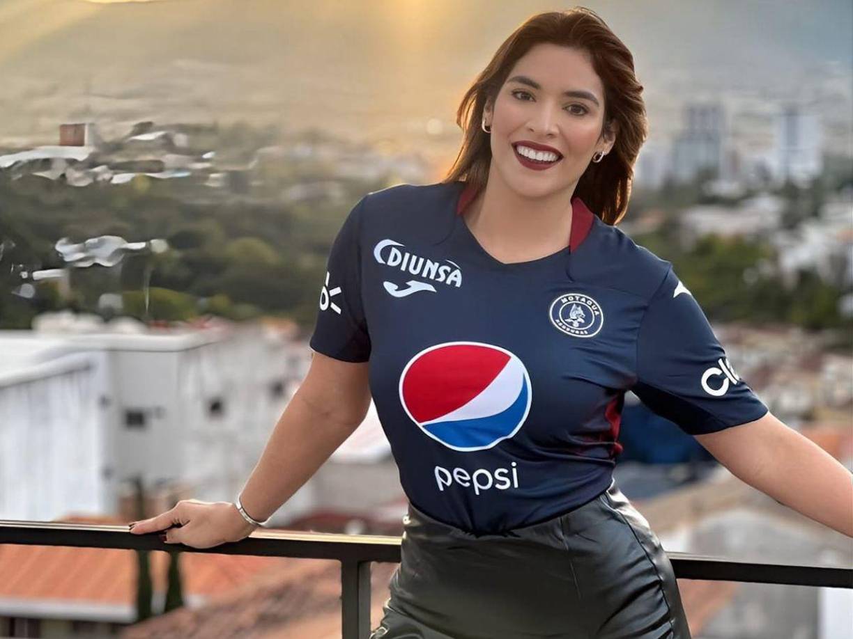 Su indiscutible atractivo físico la ha consolidado como una de las más bellas de la pantalla catracha. 